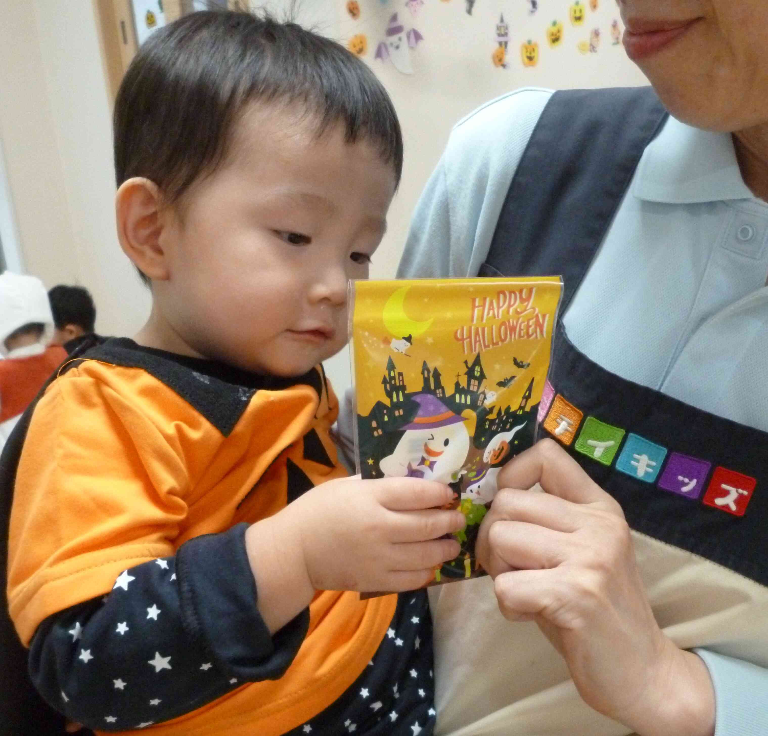 トリックオアトリート!最後にお菓子ももらえました!よかったね~!