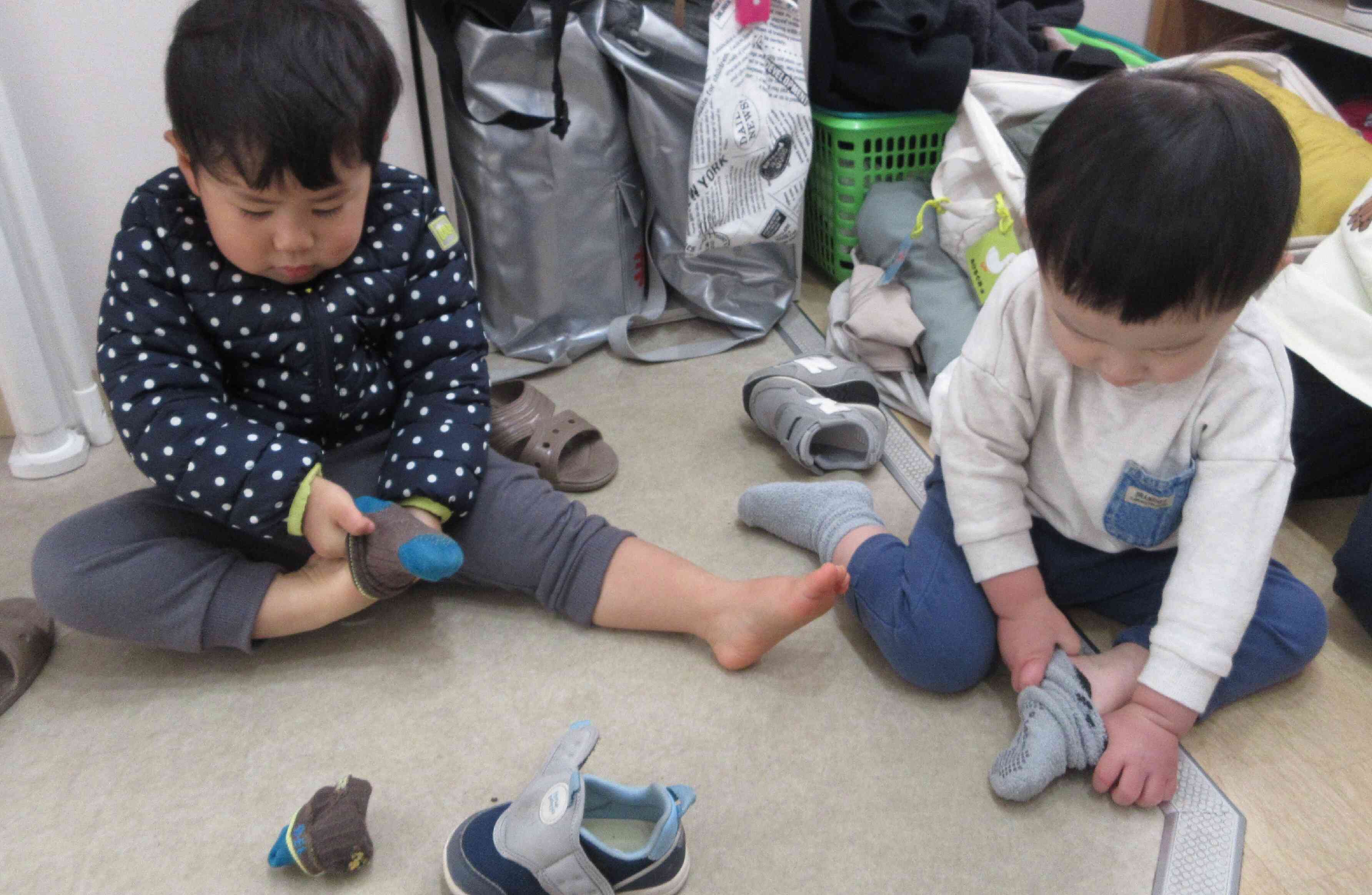 靴と靴下自分で脱げるよ！