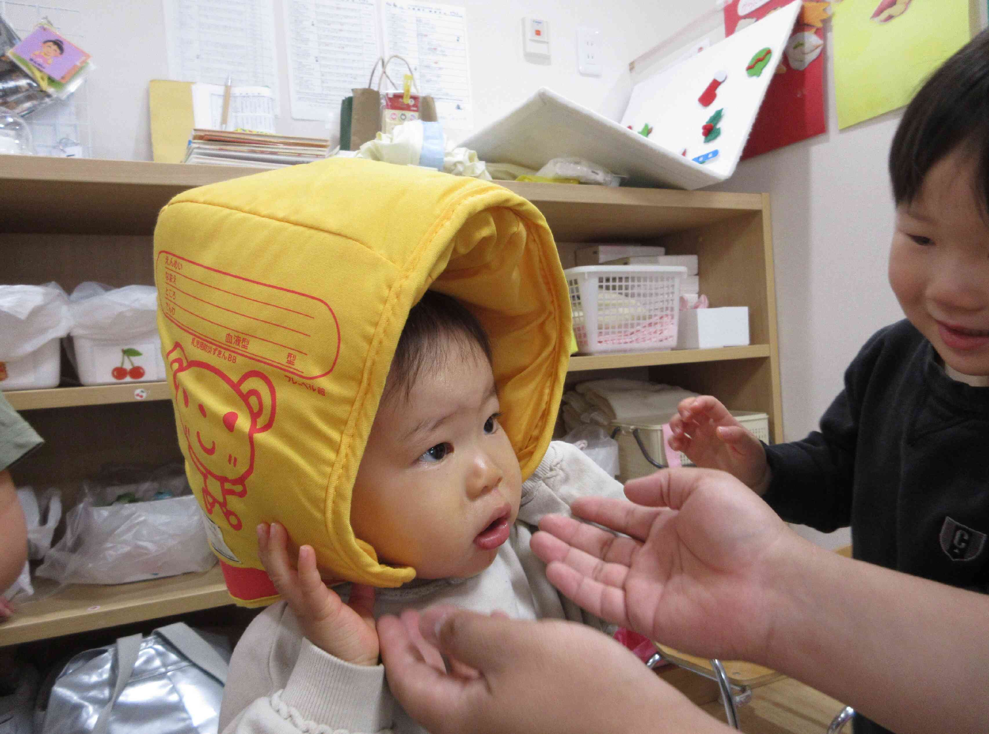 ぼくも、かぶってみたよ～！