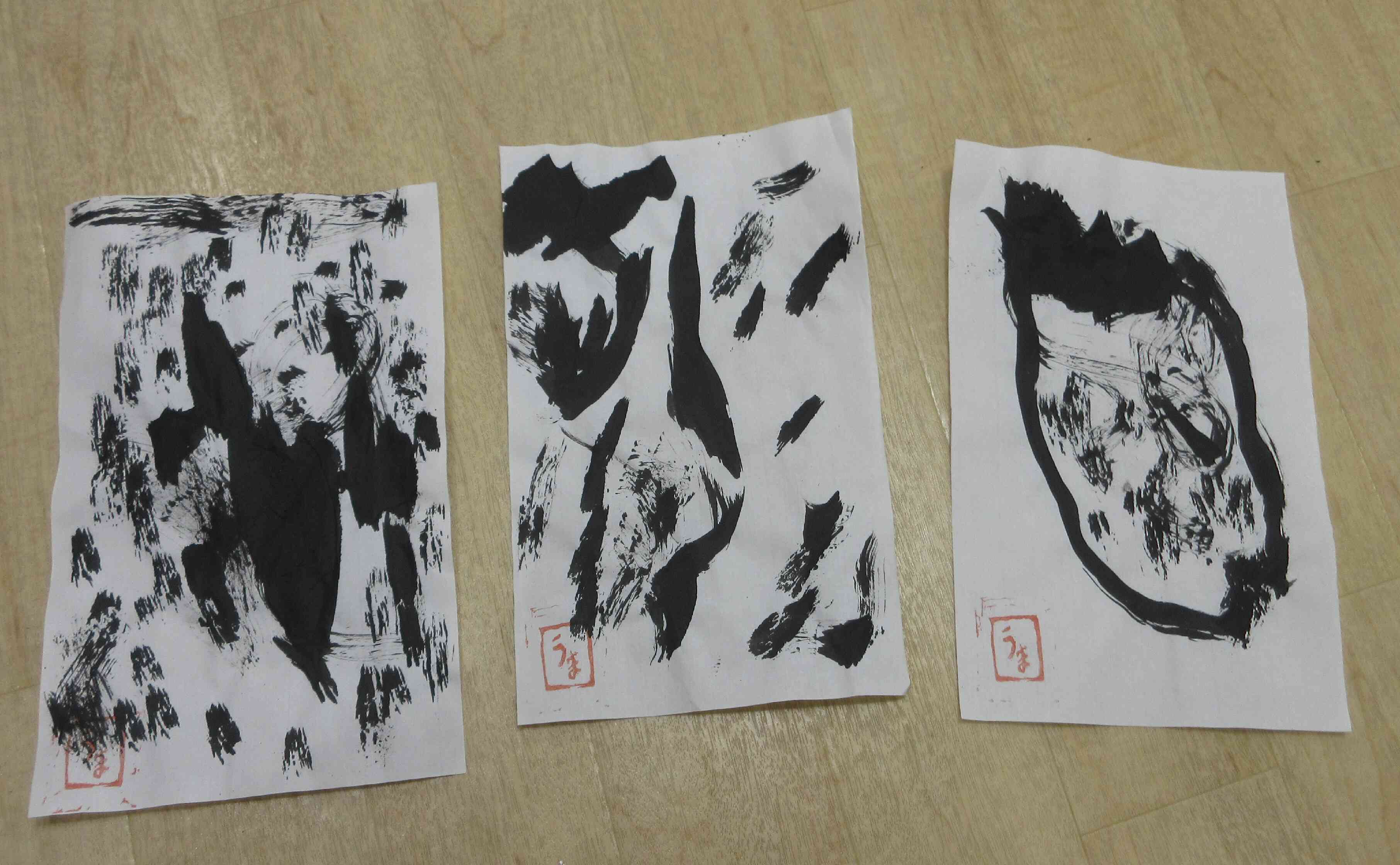 ２歳児うさぎ組　書初め製作