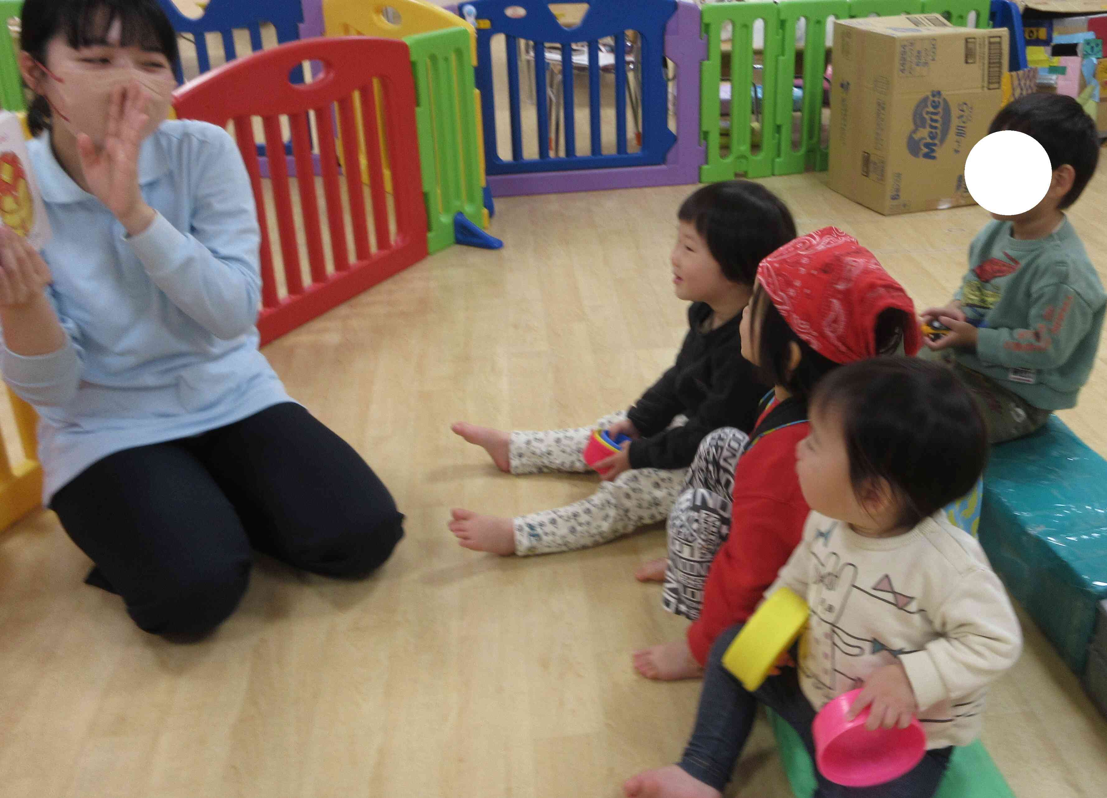 先生と絵本を読んでお迎えを待っていたよ！