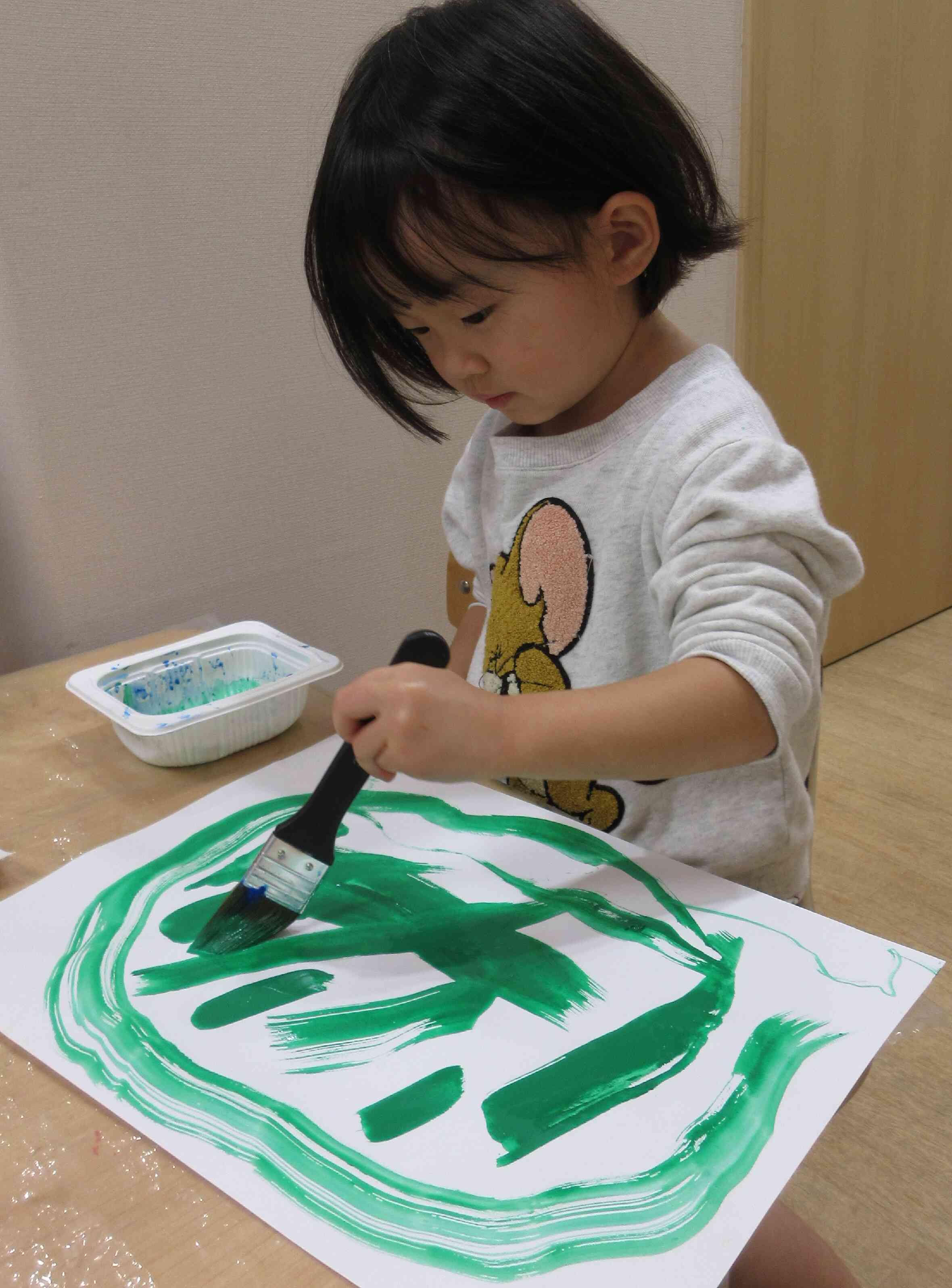 製作の後は絵の具の混色をしながらお絵描きを楽しみました！