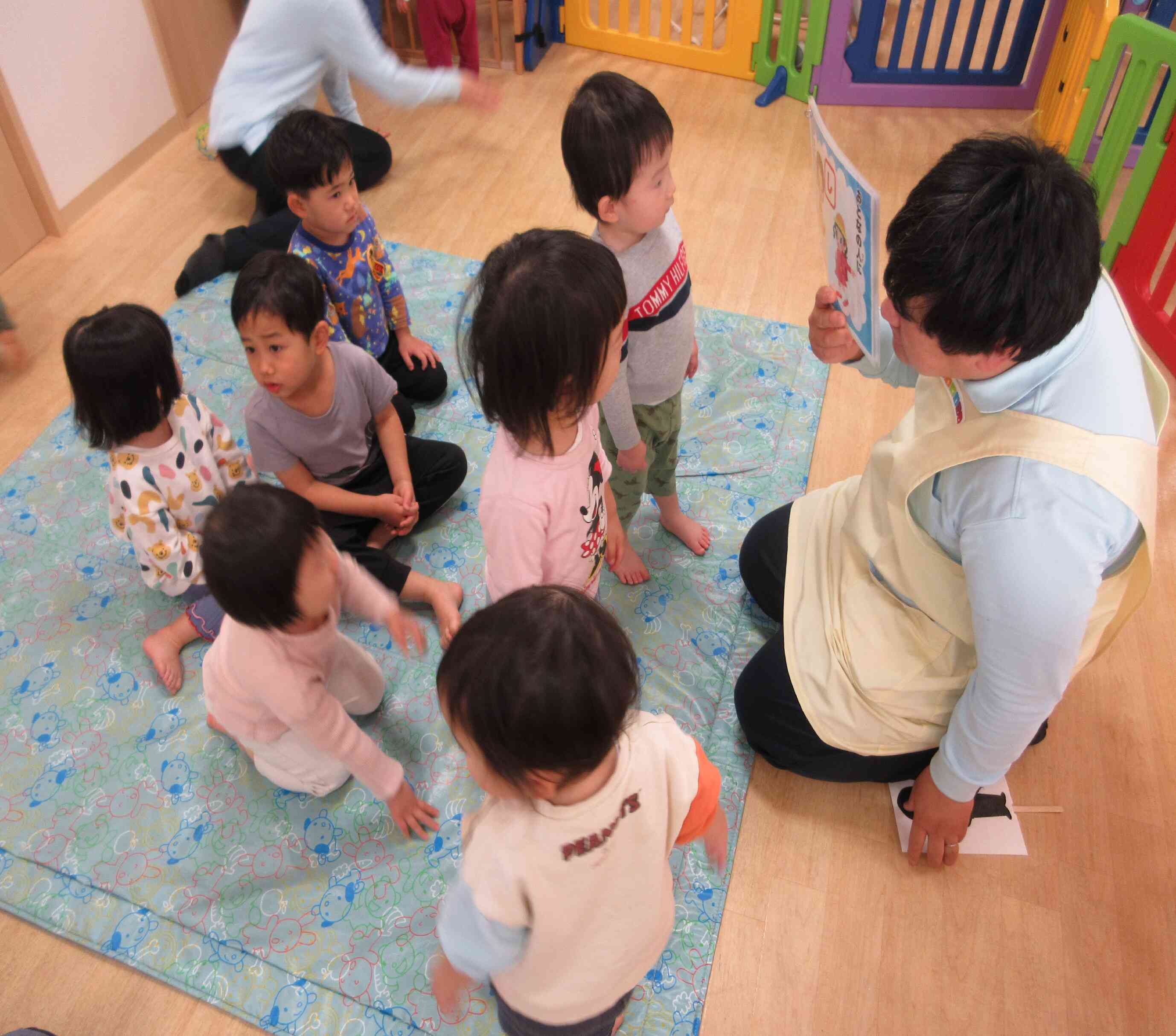 保育園に帰ってきたら、みんなにおはなしをしました。