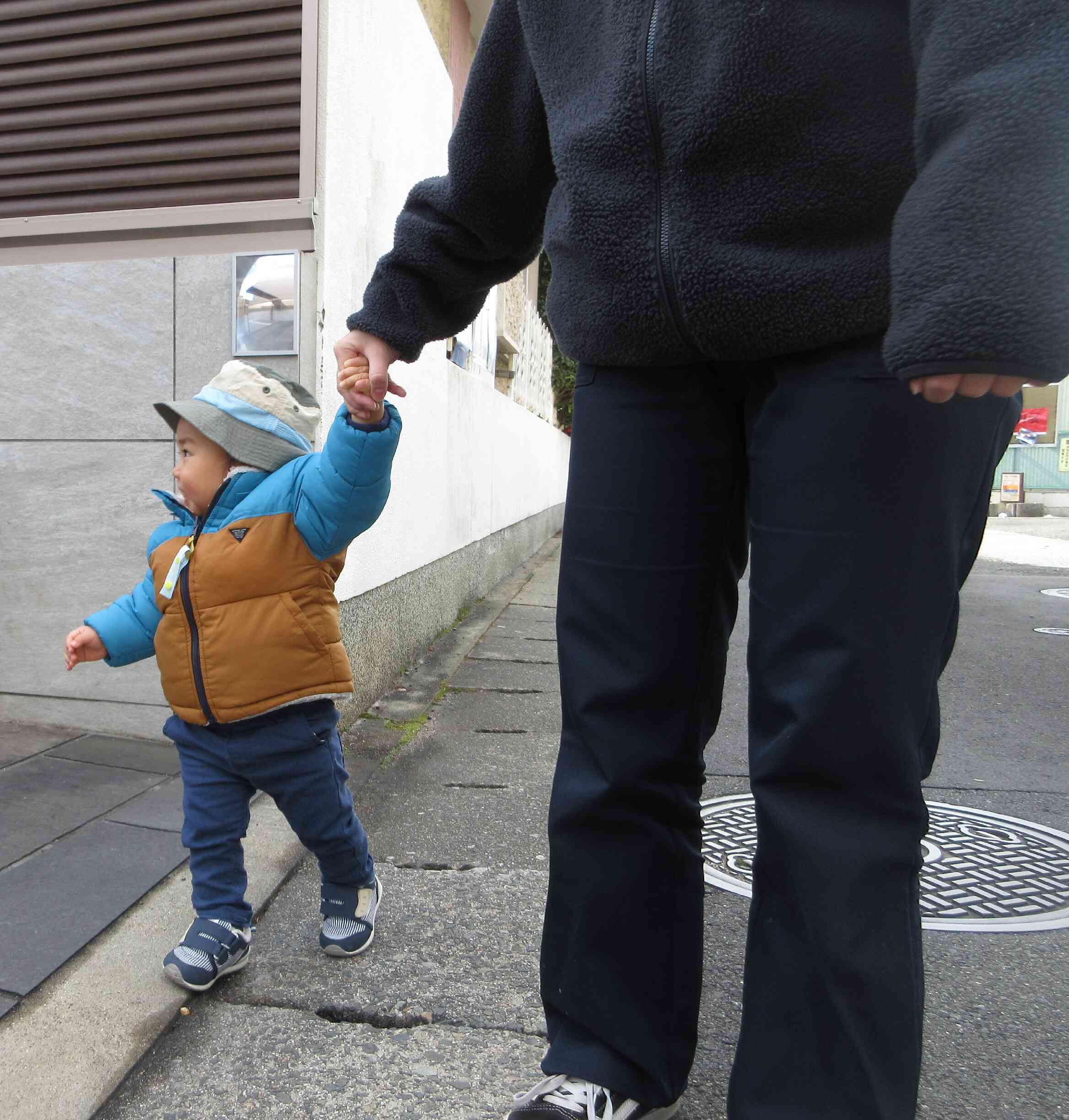 ハイハイから立ち上がってみる世界！