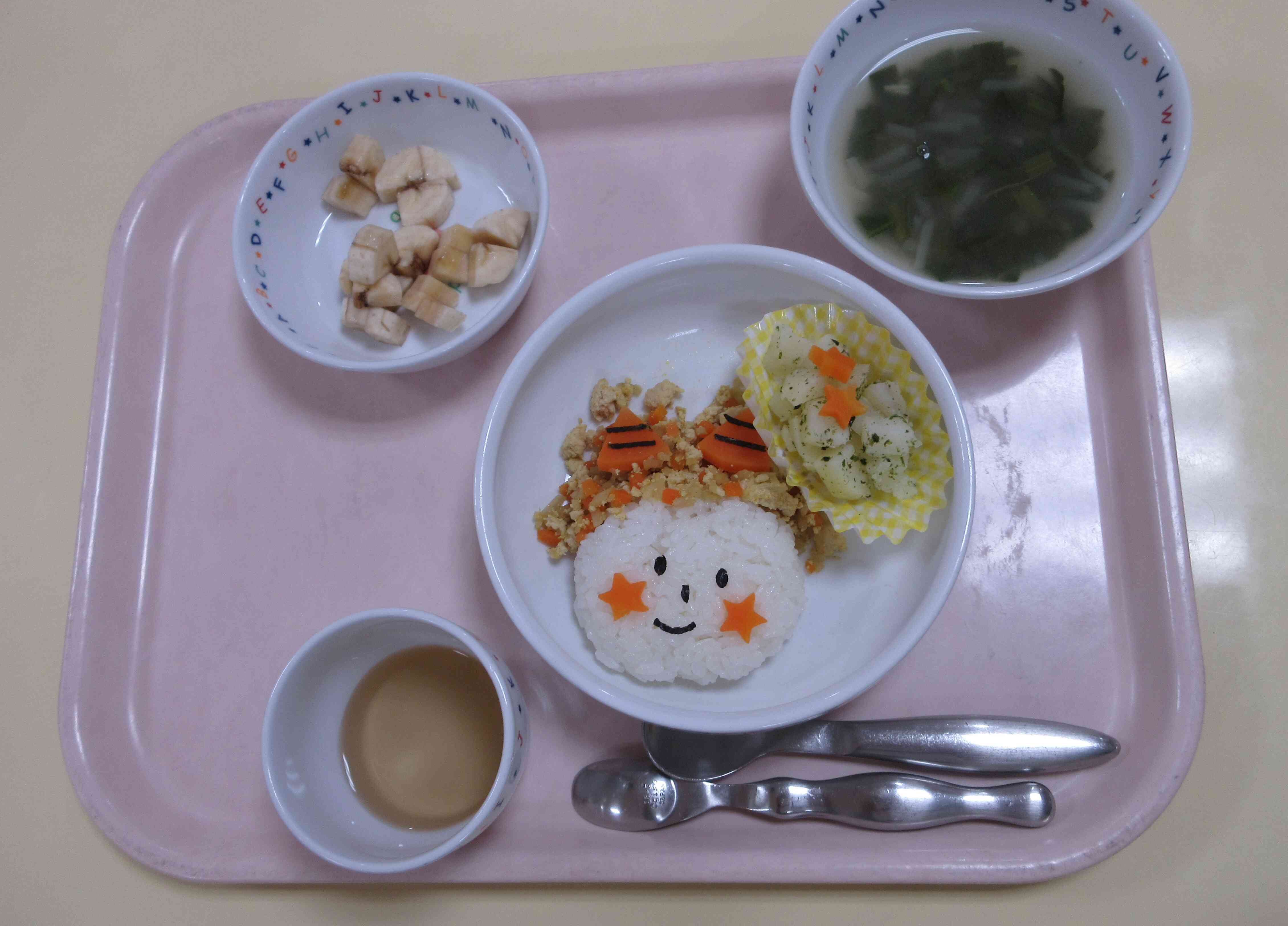 ステキな給食を作ってくれました☆