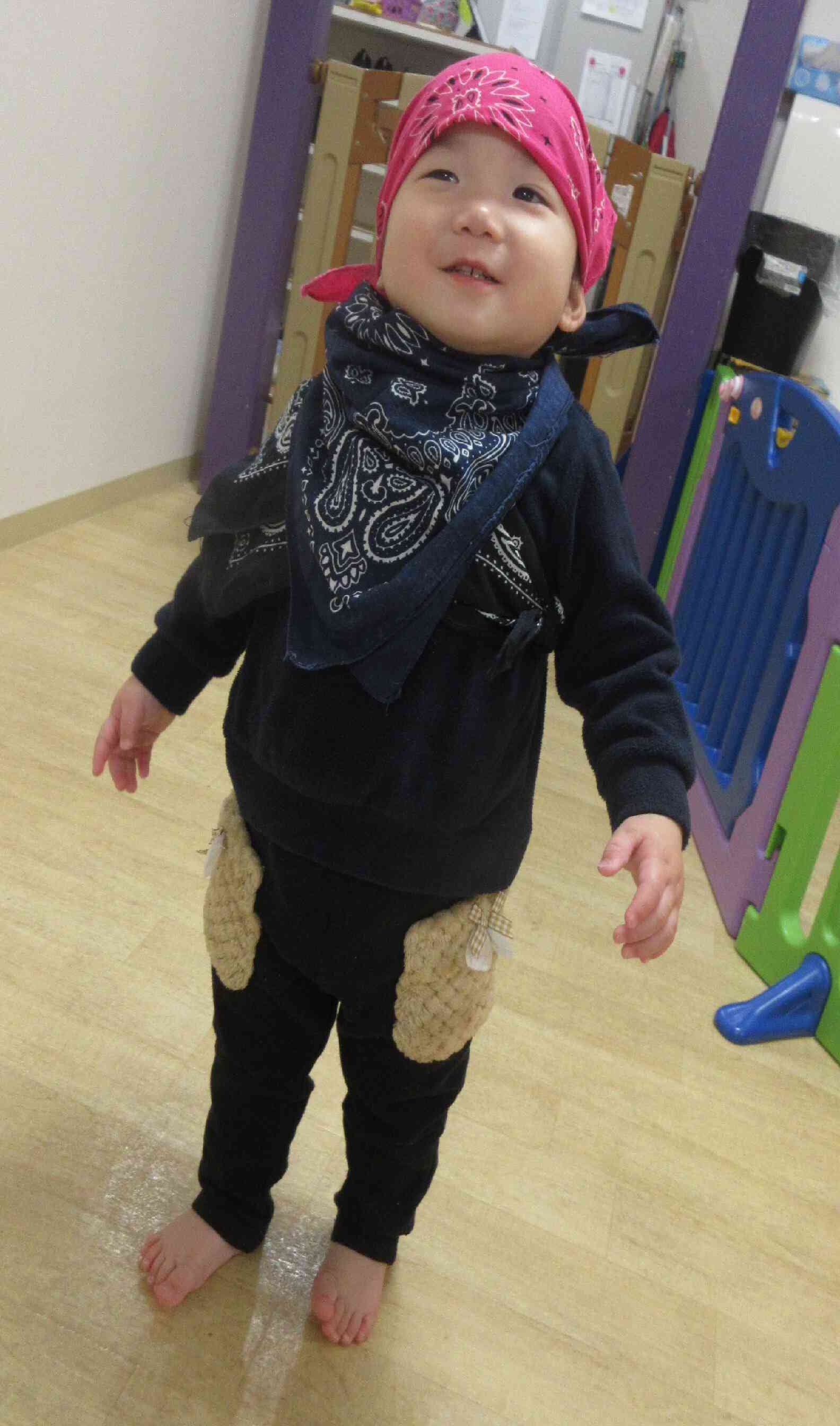 上のクラスのお兄ちゃんたちの真似をしています！異年齢での保育の良さですね！お互いを意識しあって生活しています！