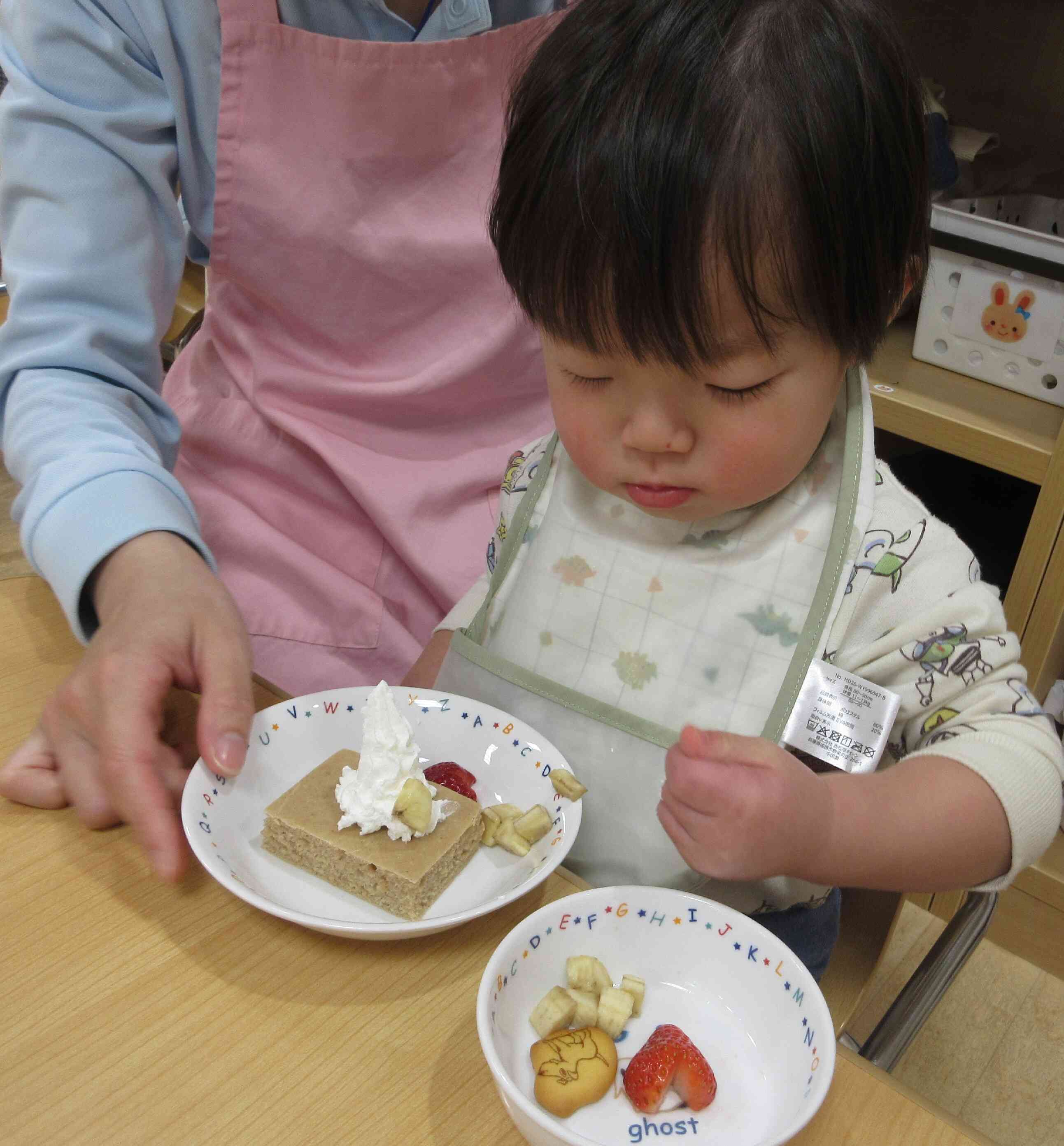 先生と一緒にトッピング♪