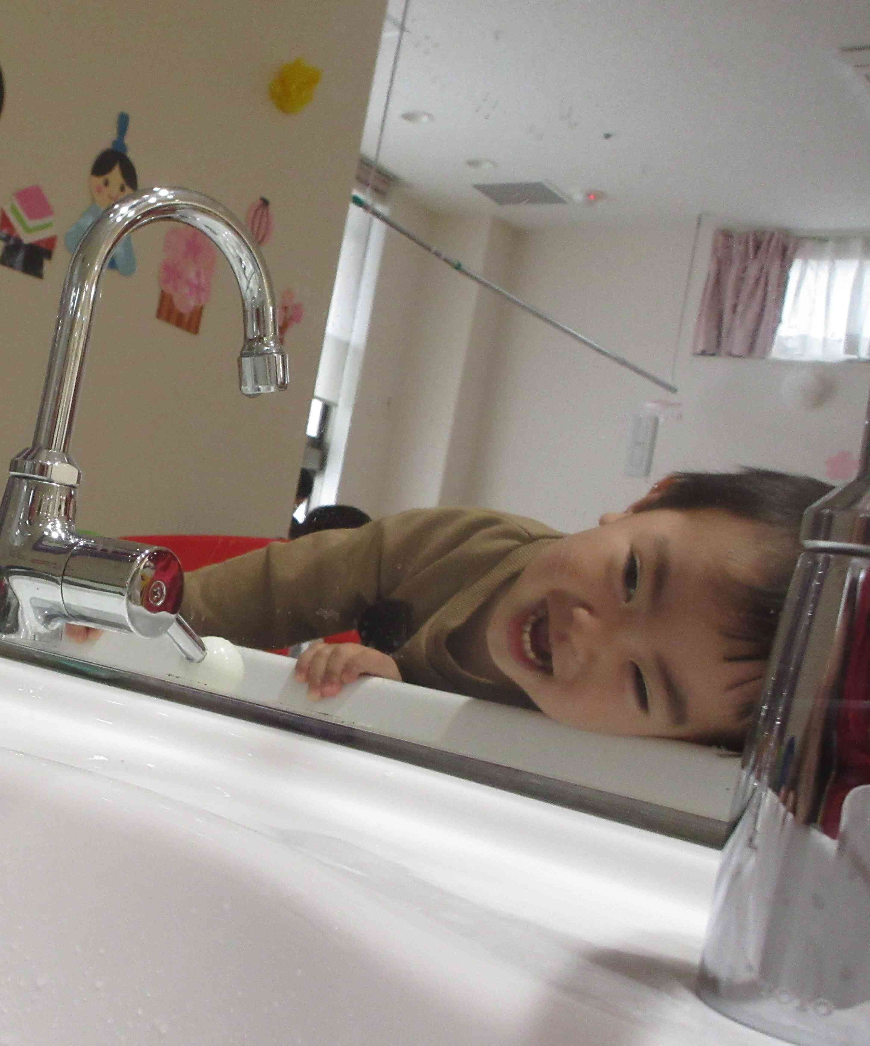 鏡が大好きなひよこ組さん達！