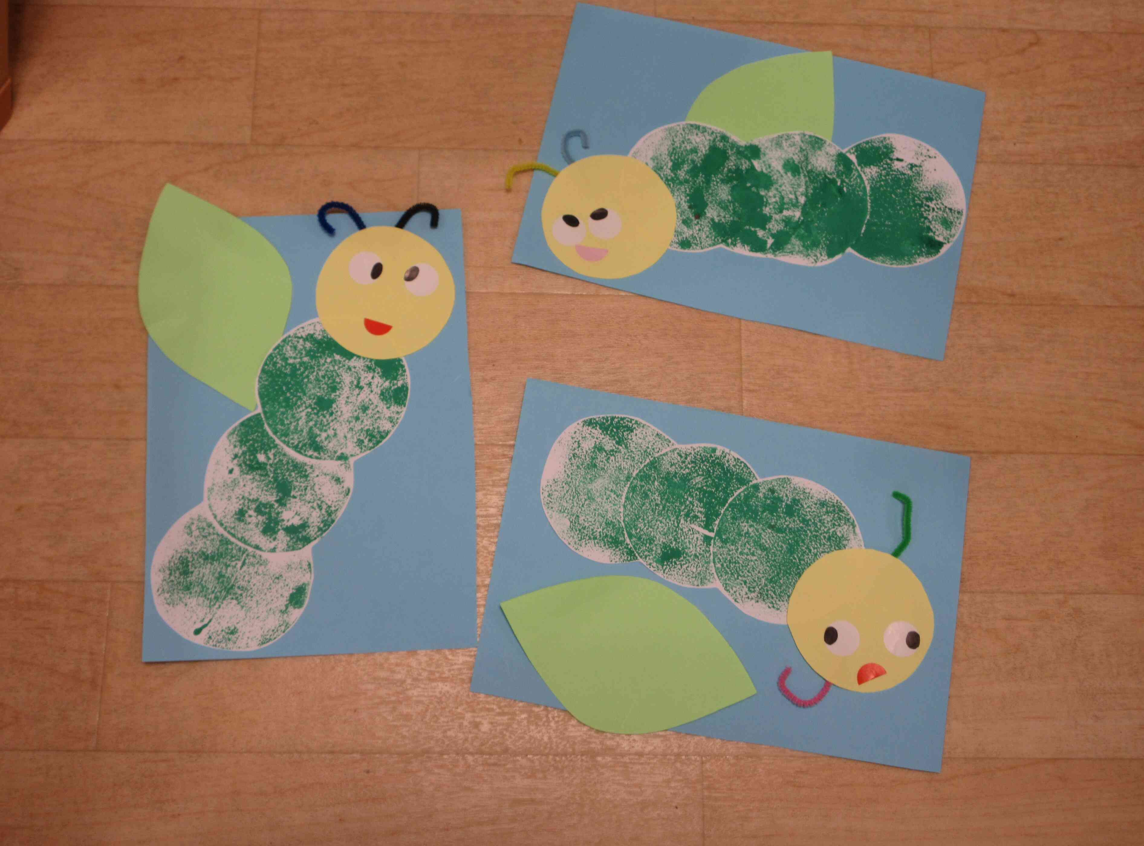 ２歳児うさぎ組　あおむし製作