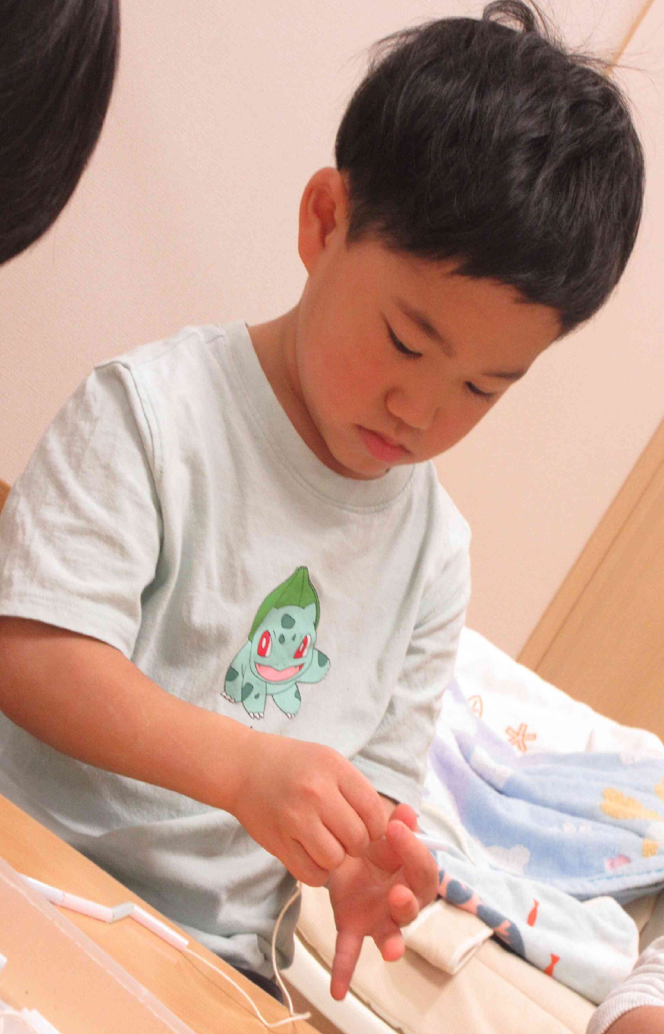 紐に通すの得意だよ！