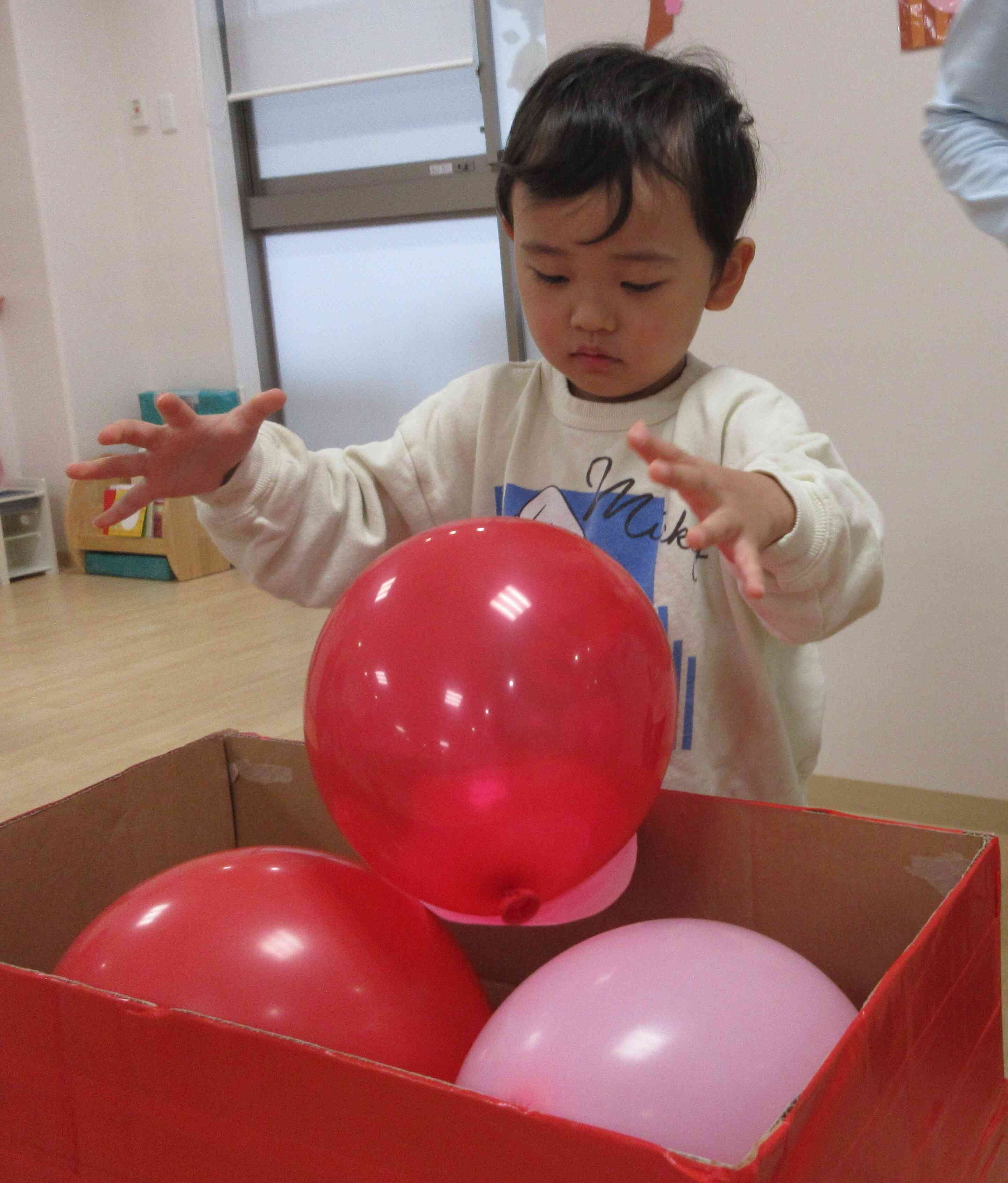 赤い風船！ぽいっ！