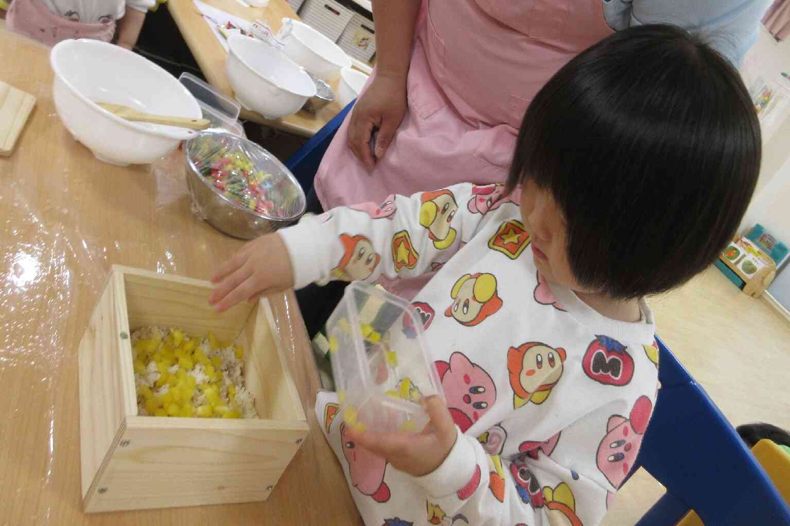 おひなさまみたいにきれいに彩ってくれています！とっても上手だよ～！