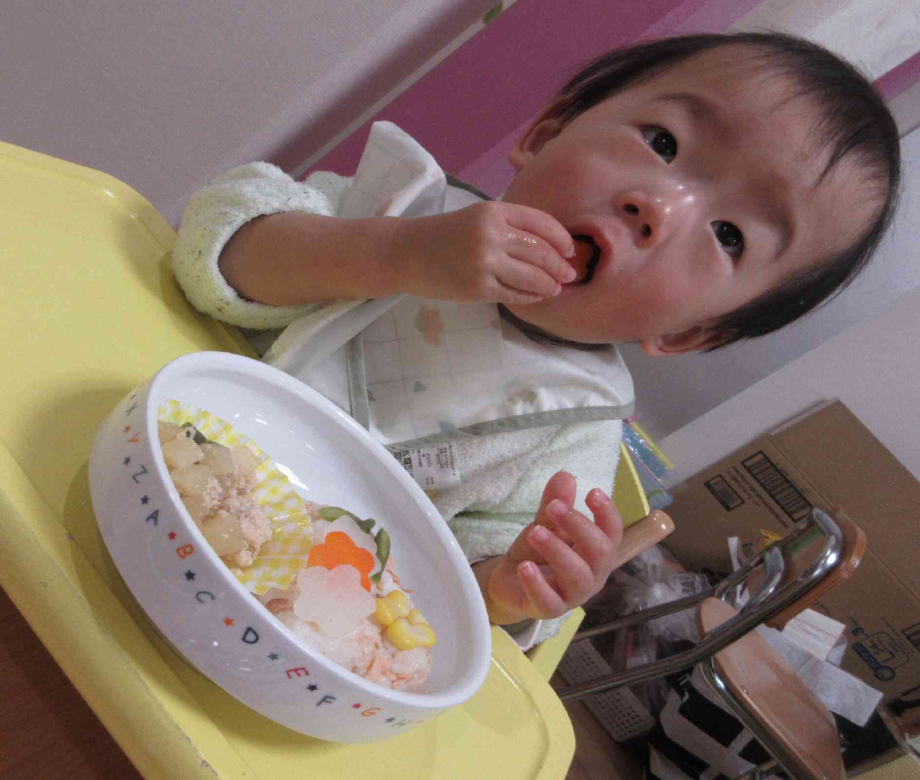 栄養士さんが作ってくれた、給食の押し寿司！きれいでおいしいね～！