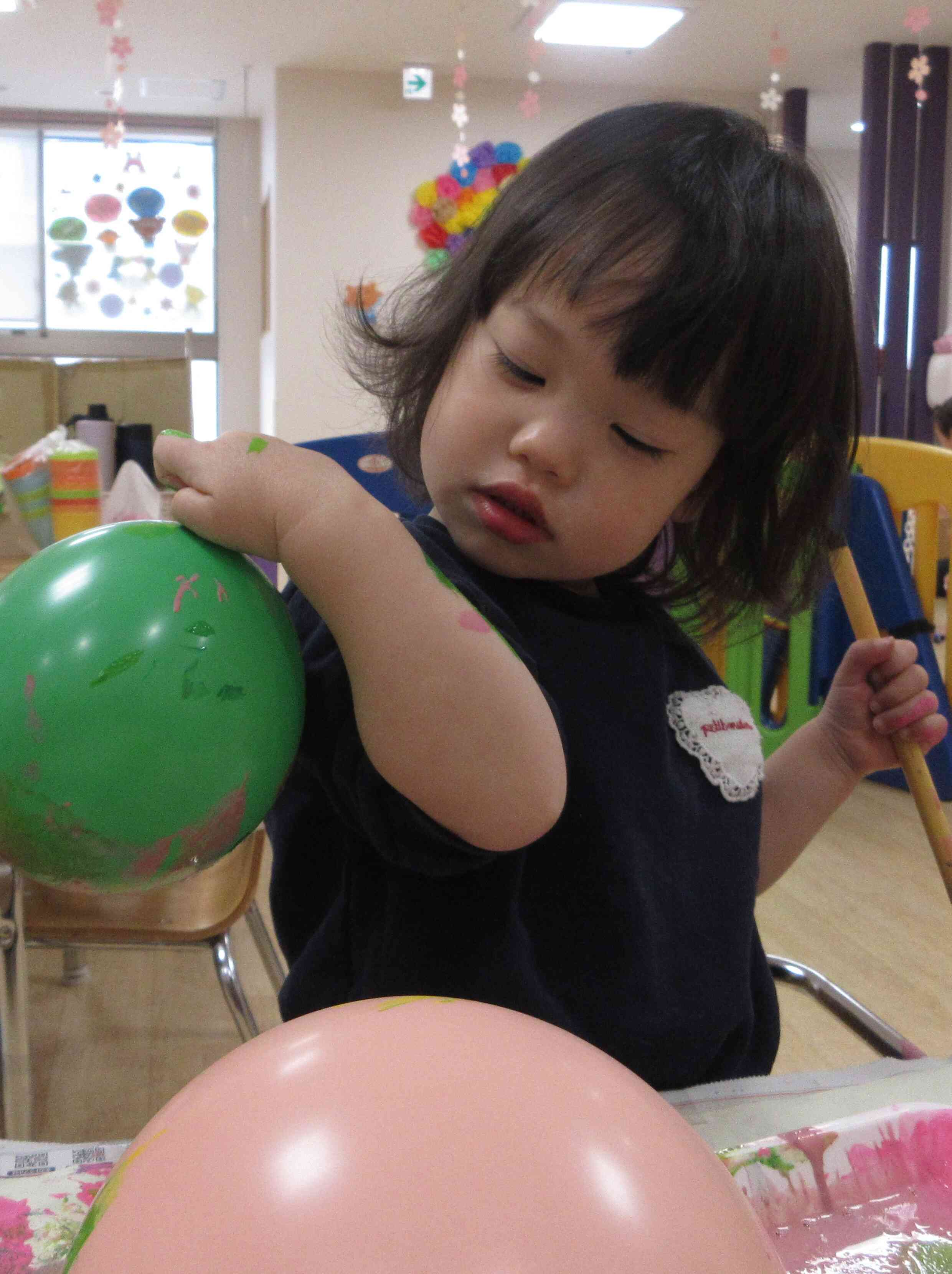 あ！腕に絵の具が付いちゃった！