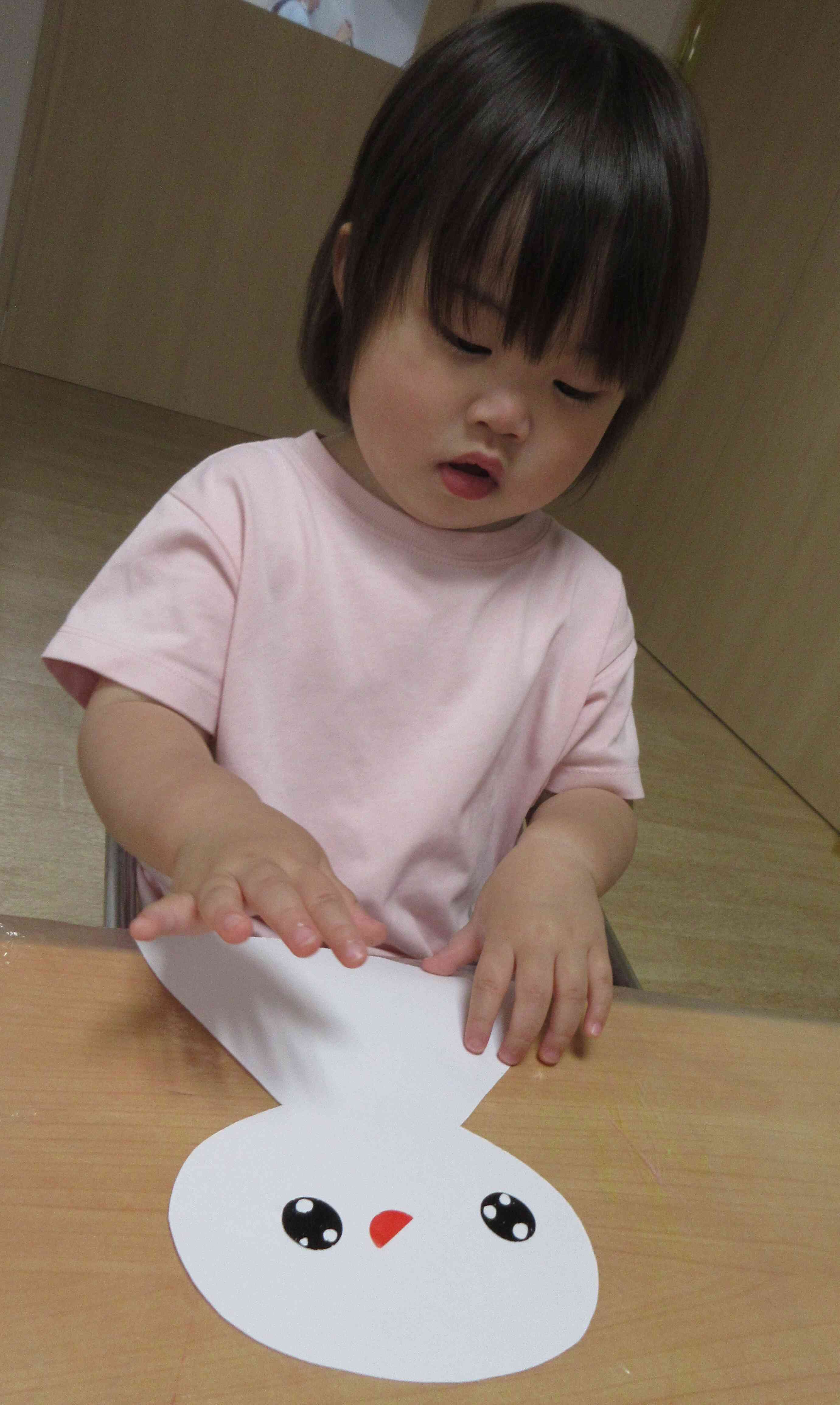 ２歳児うさぎ組　てるてるぼうず製作