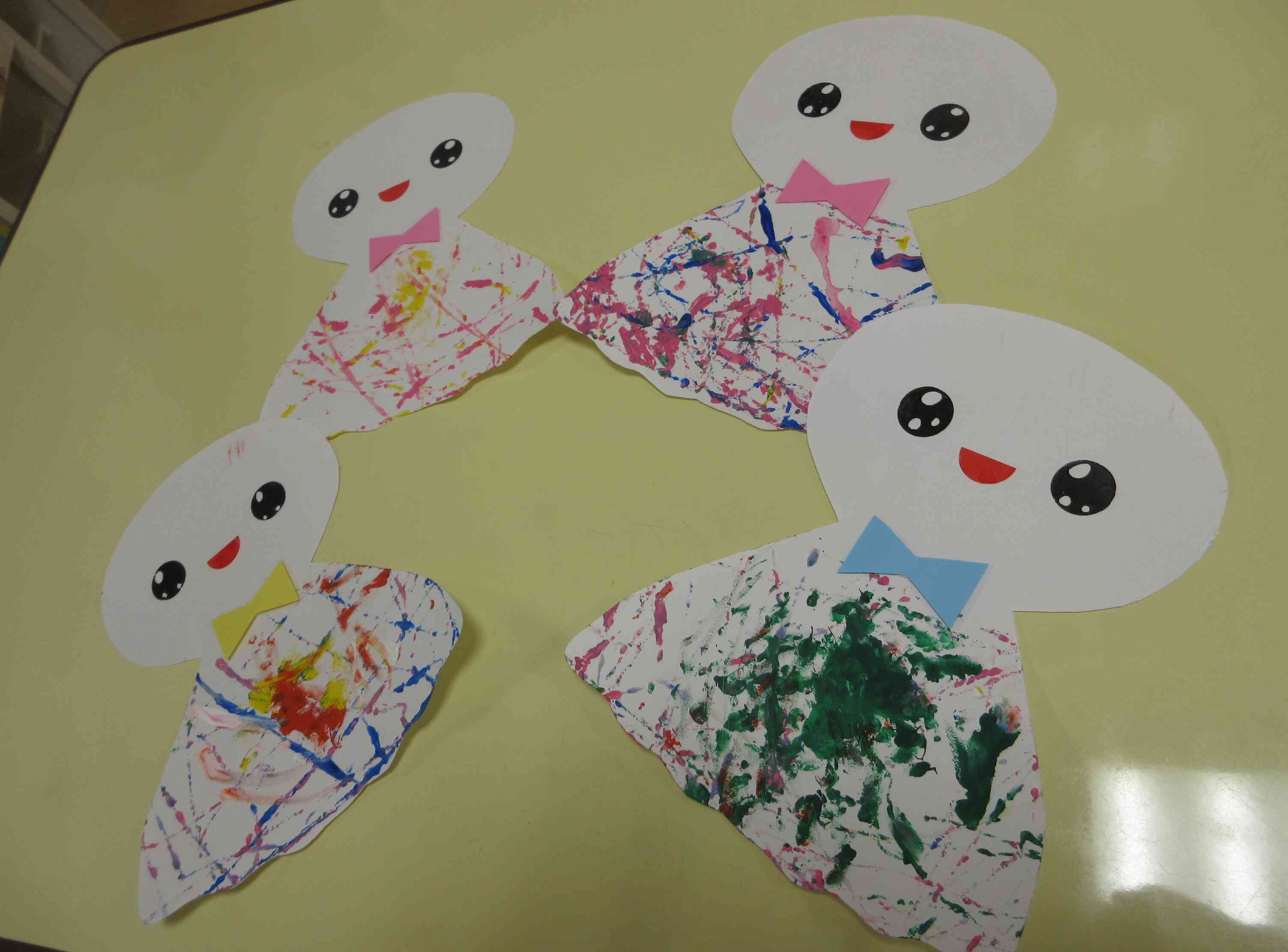 ０歳児ひよこ組　てるてるぼうず製作