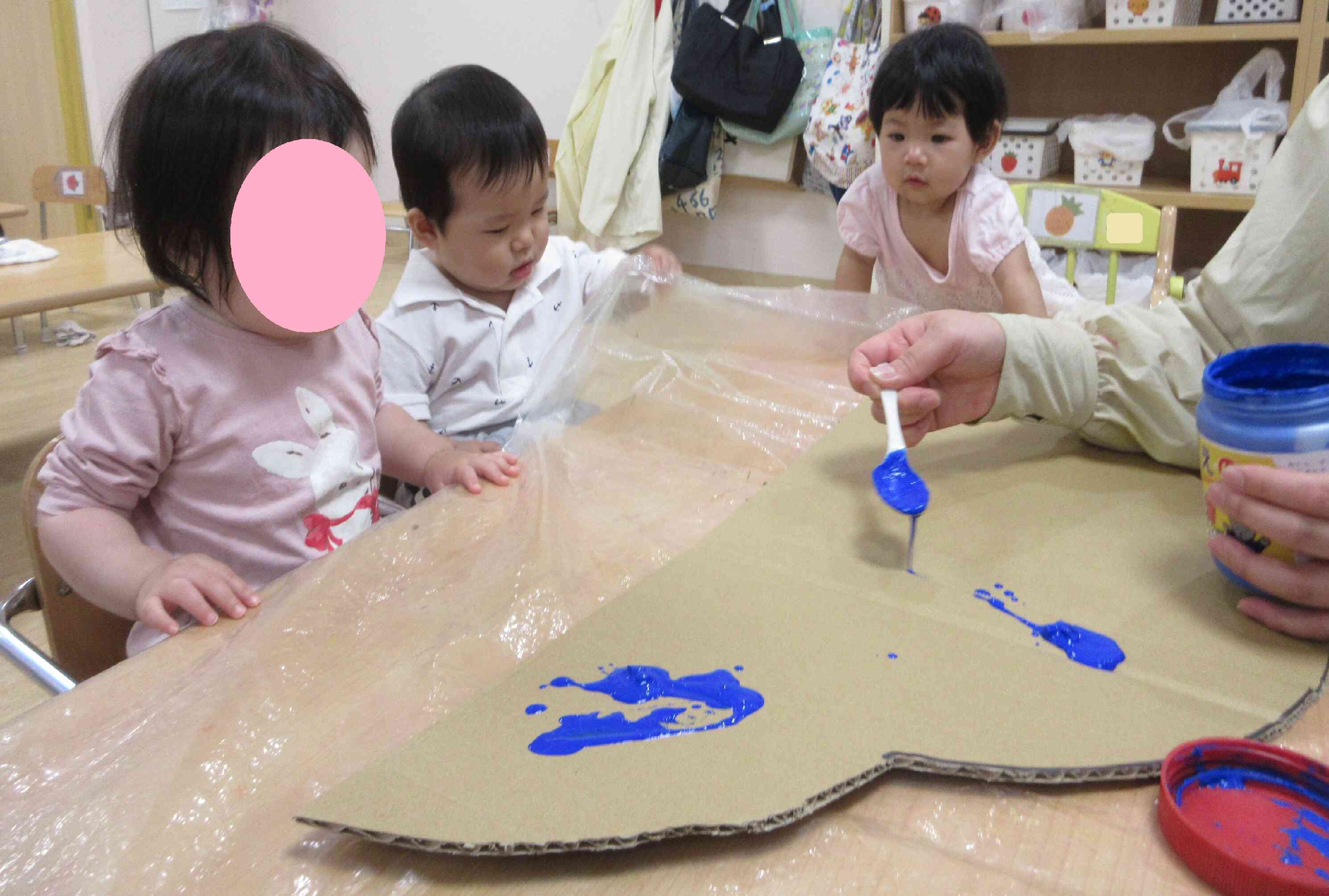 ひよこ組 絵の具を使って製作!