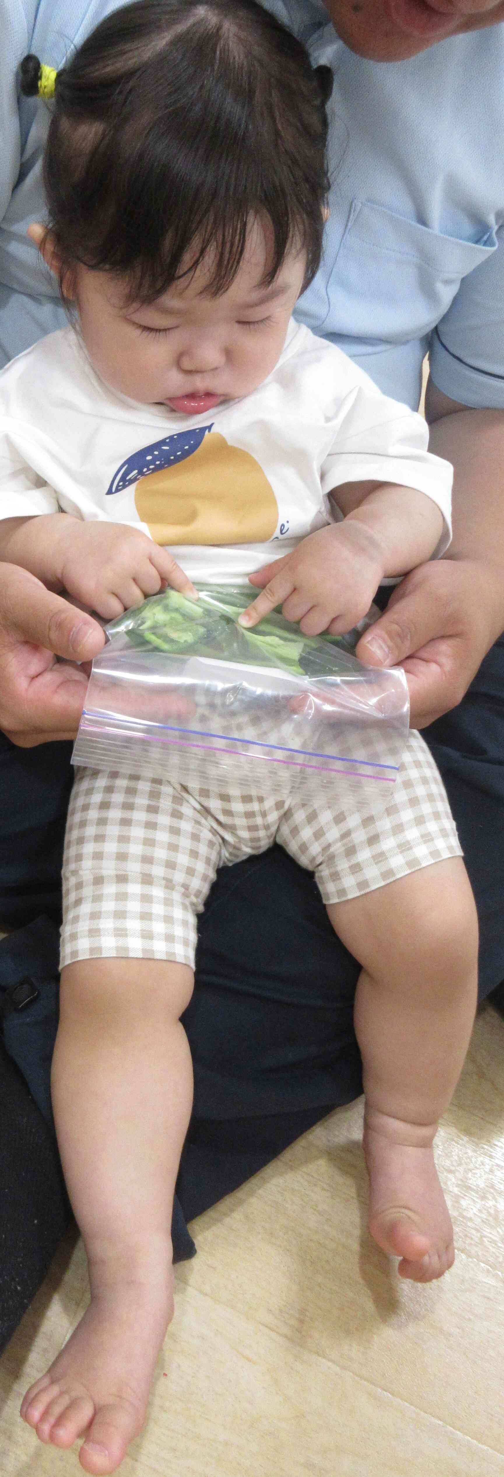 指先で、ツンツン!