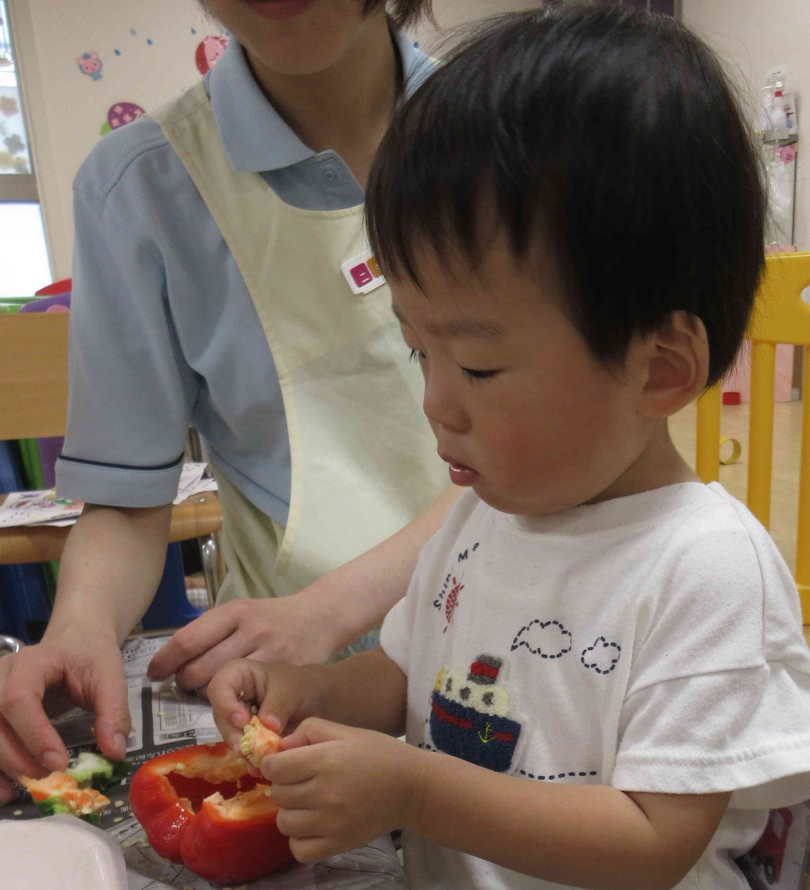 6月食育　ピーマン・パプリカ②
