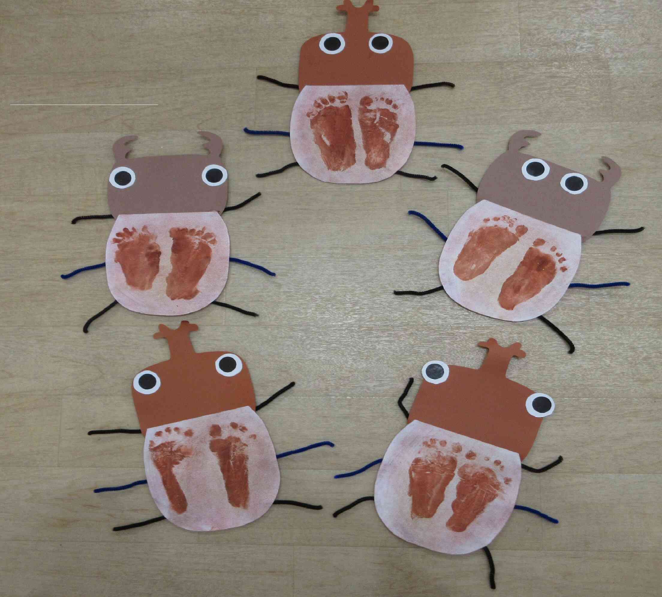 ０歳児ひよこ組　カブトムシ製作