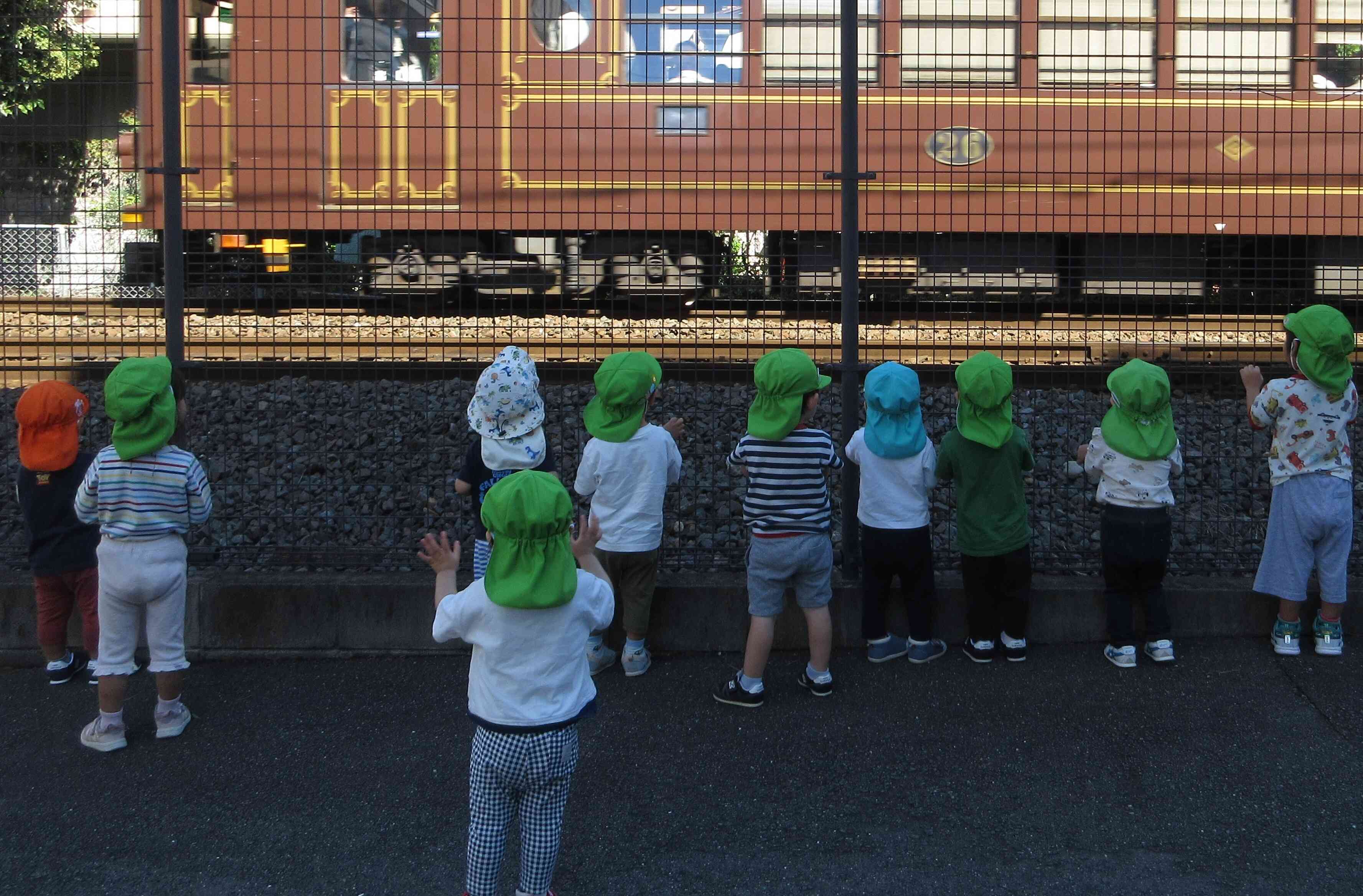 みんなで電車を見たよ！