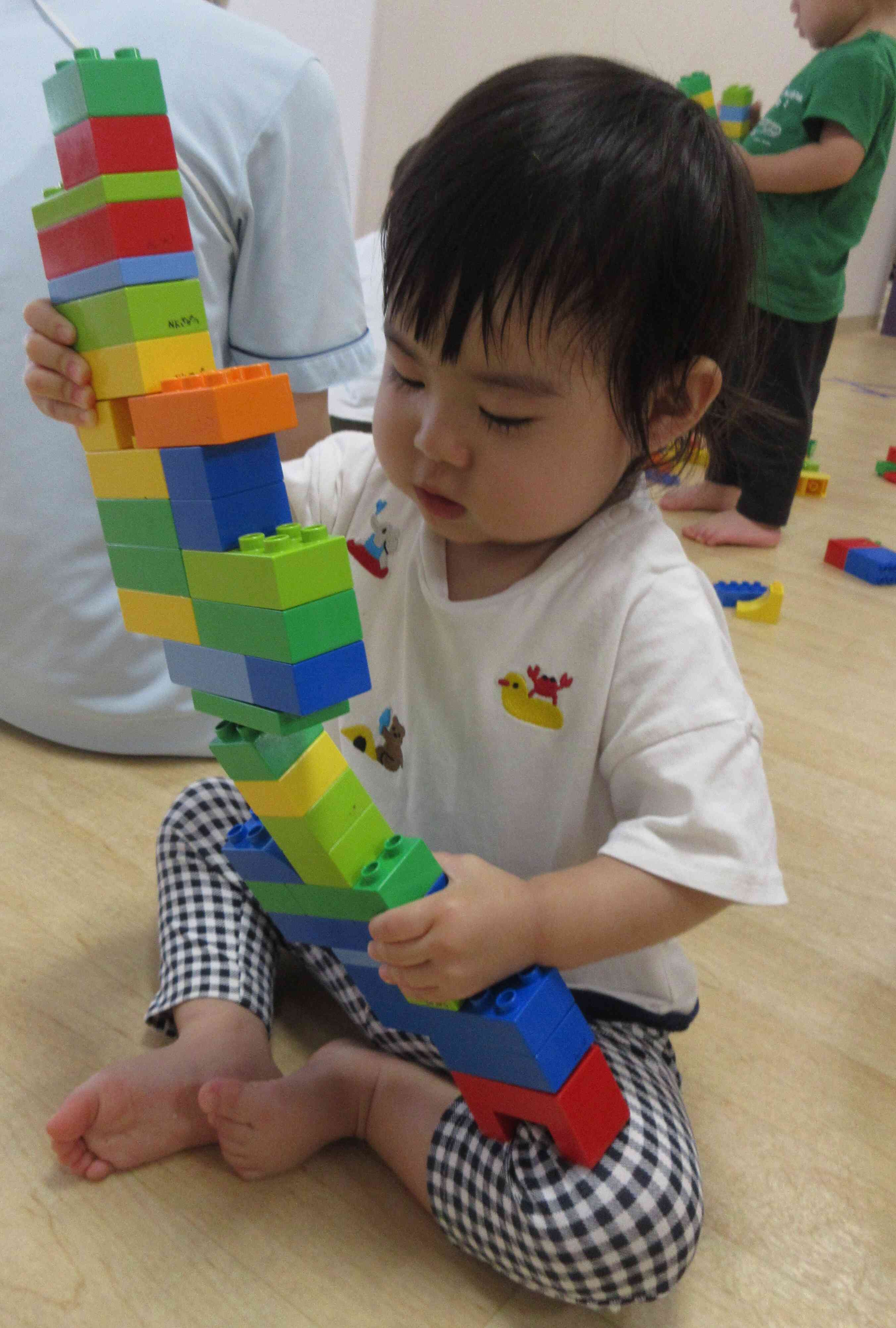 室内でレゴブロックの構成遊び！！