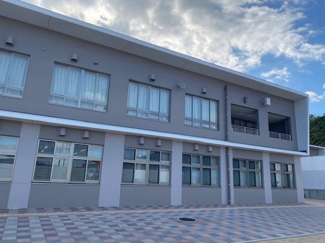 槇尾学園の外観です。