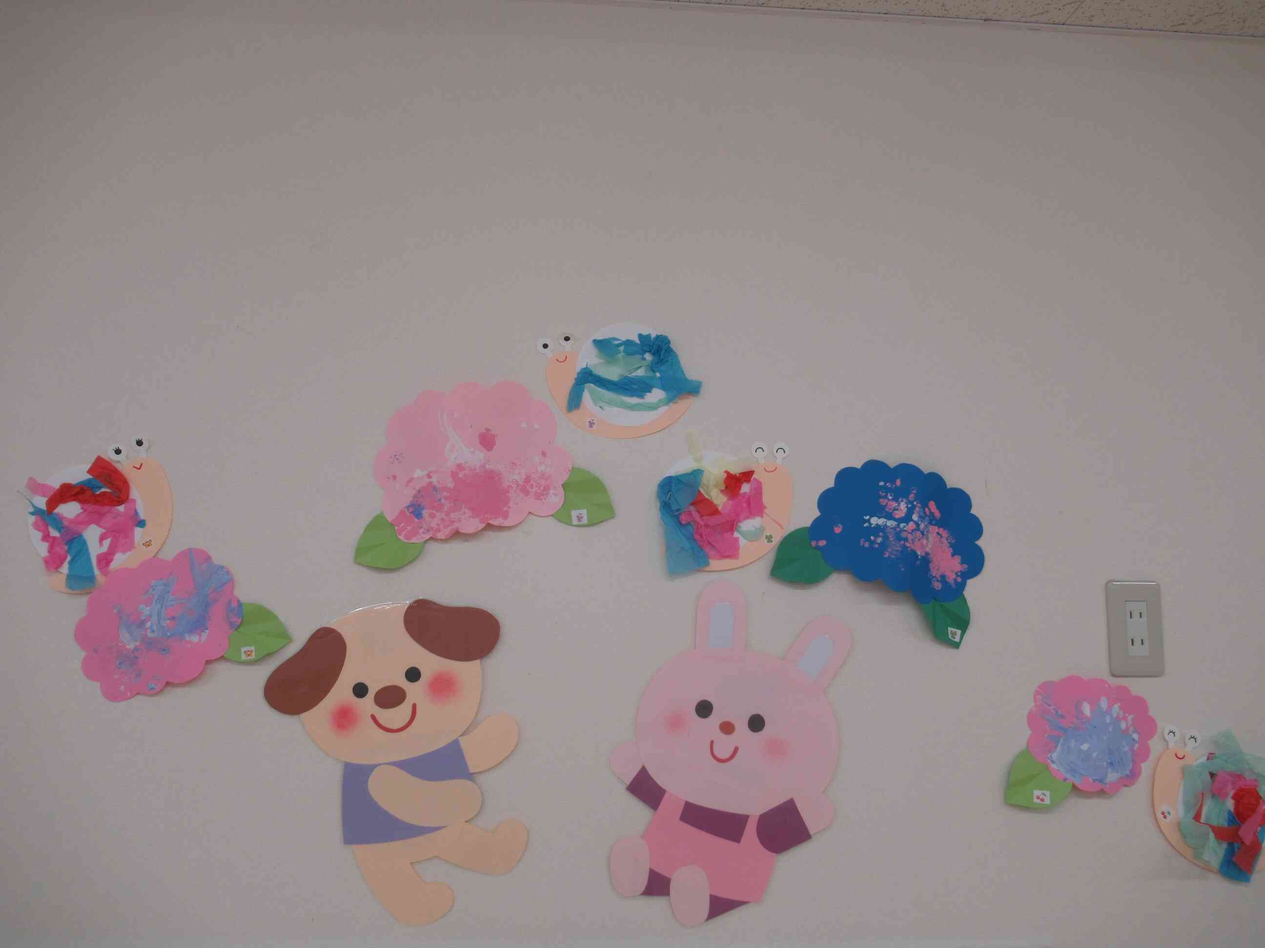 1歳児あひる組さんの製作。