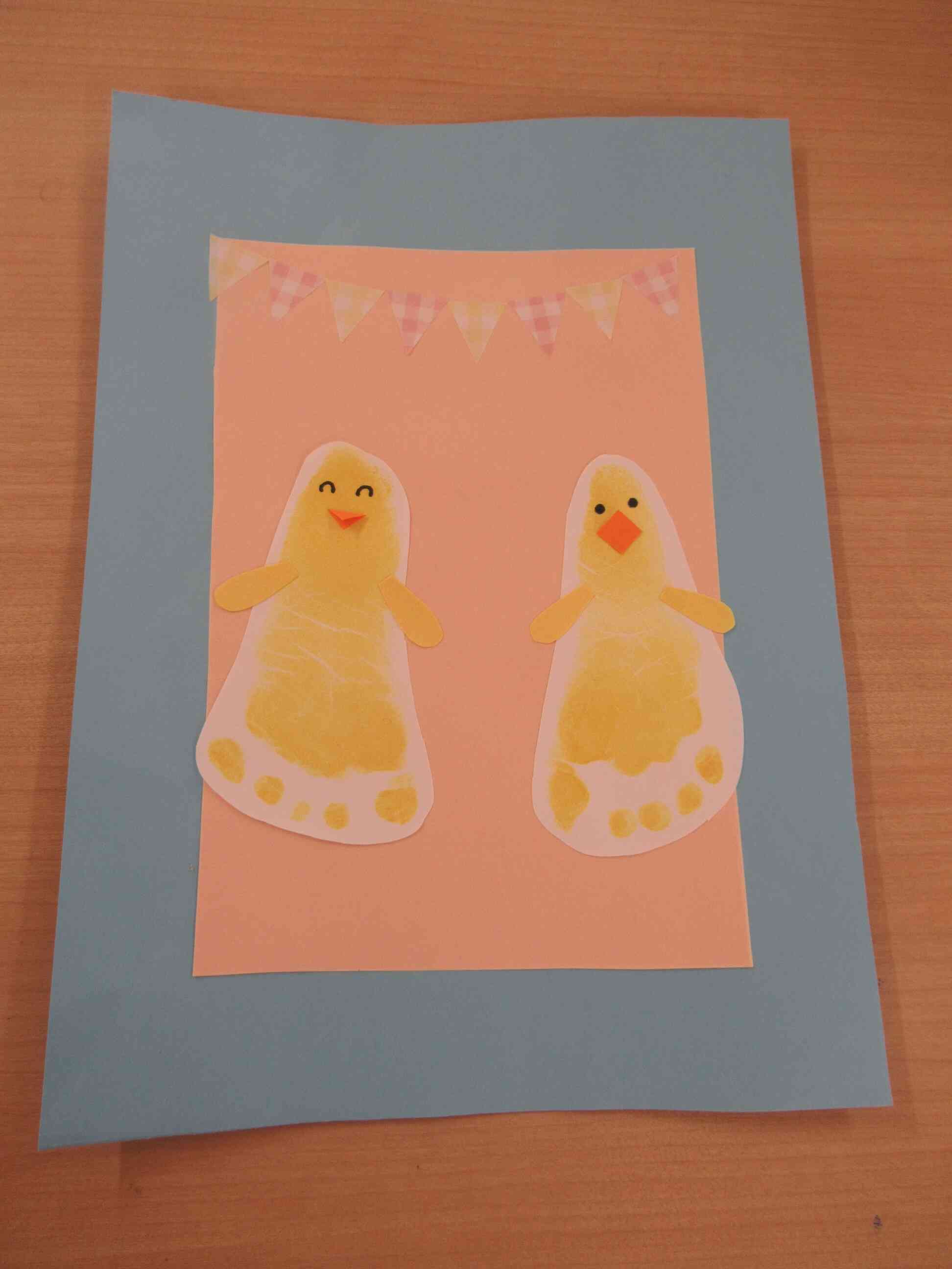 可愛いひよこの足形ができたよ♡