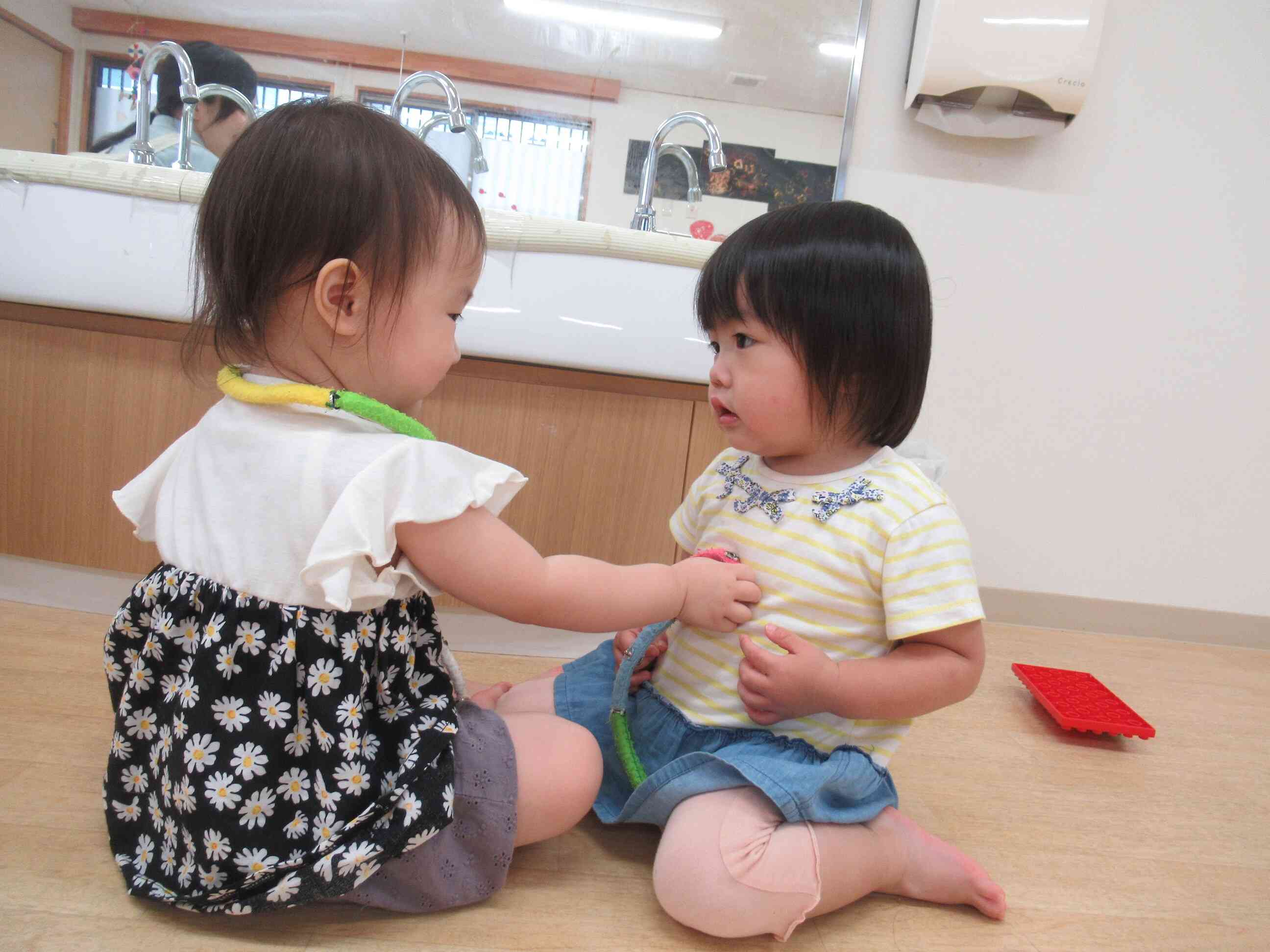 お友だちと一緒に遊んでいるよ！