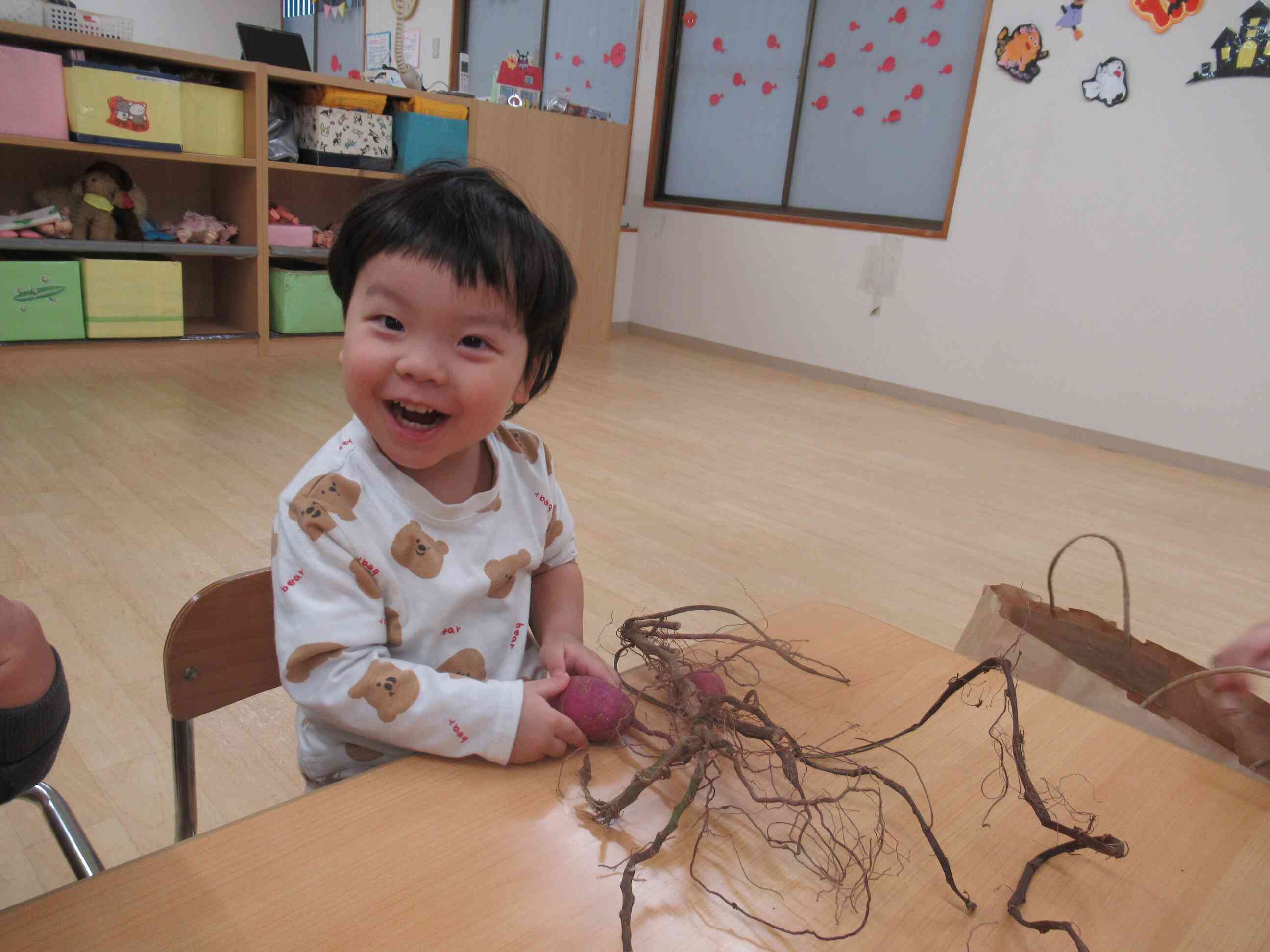 興味津々な表情が可愛らしいですね