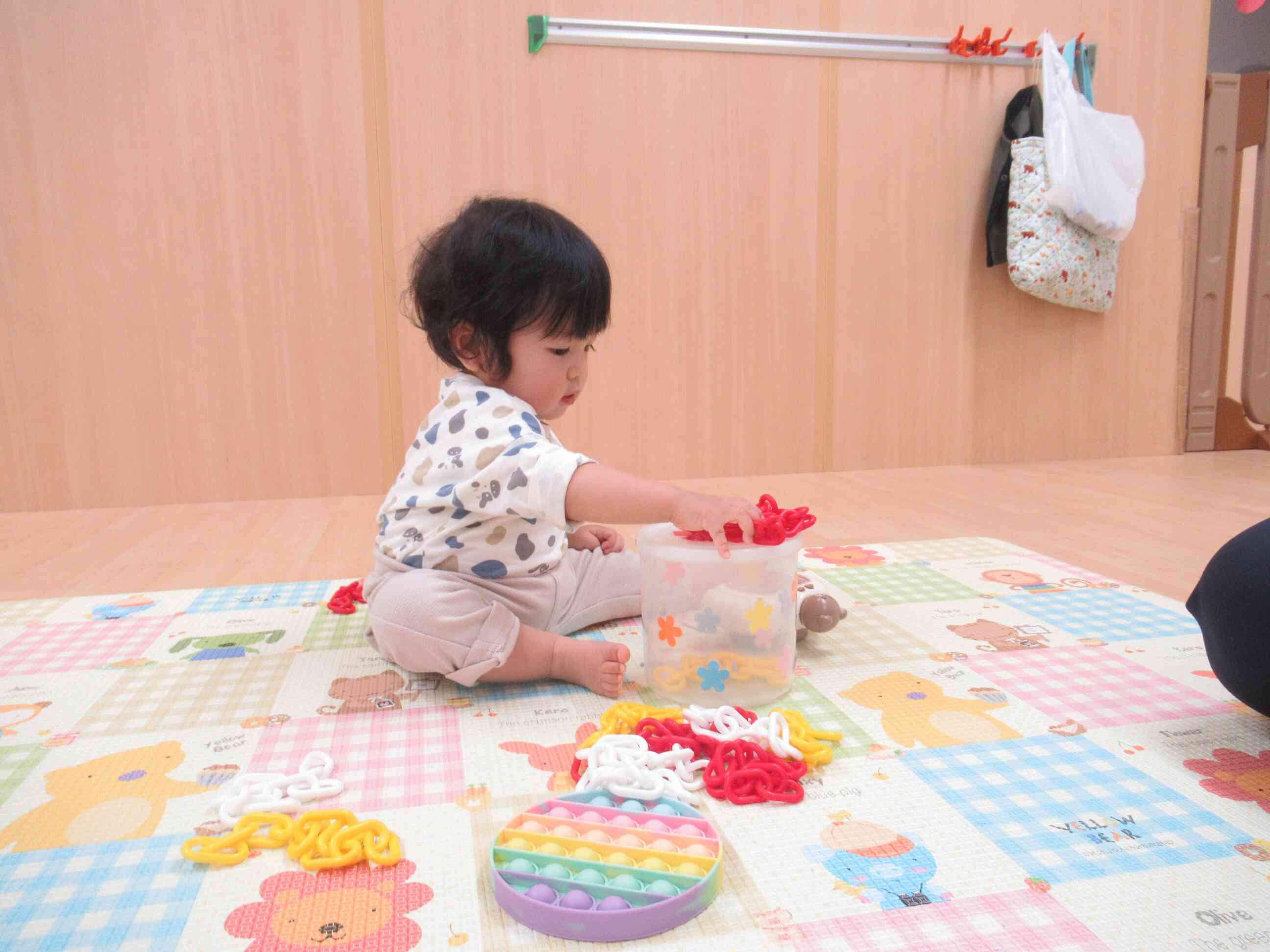 指先あそび（０歳児　ひよこ組）