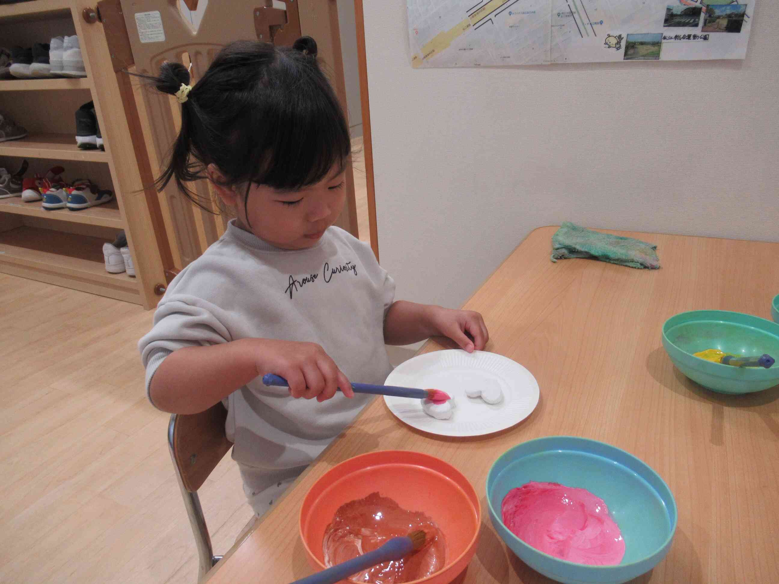 どんな作品ができるかな?(2歳児 うさぎ組)