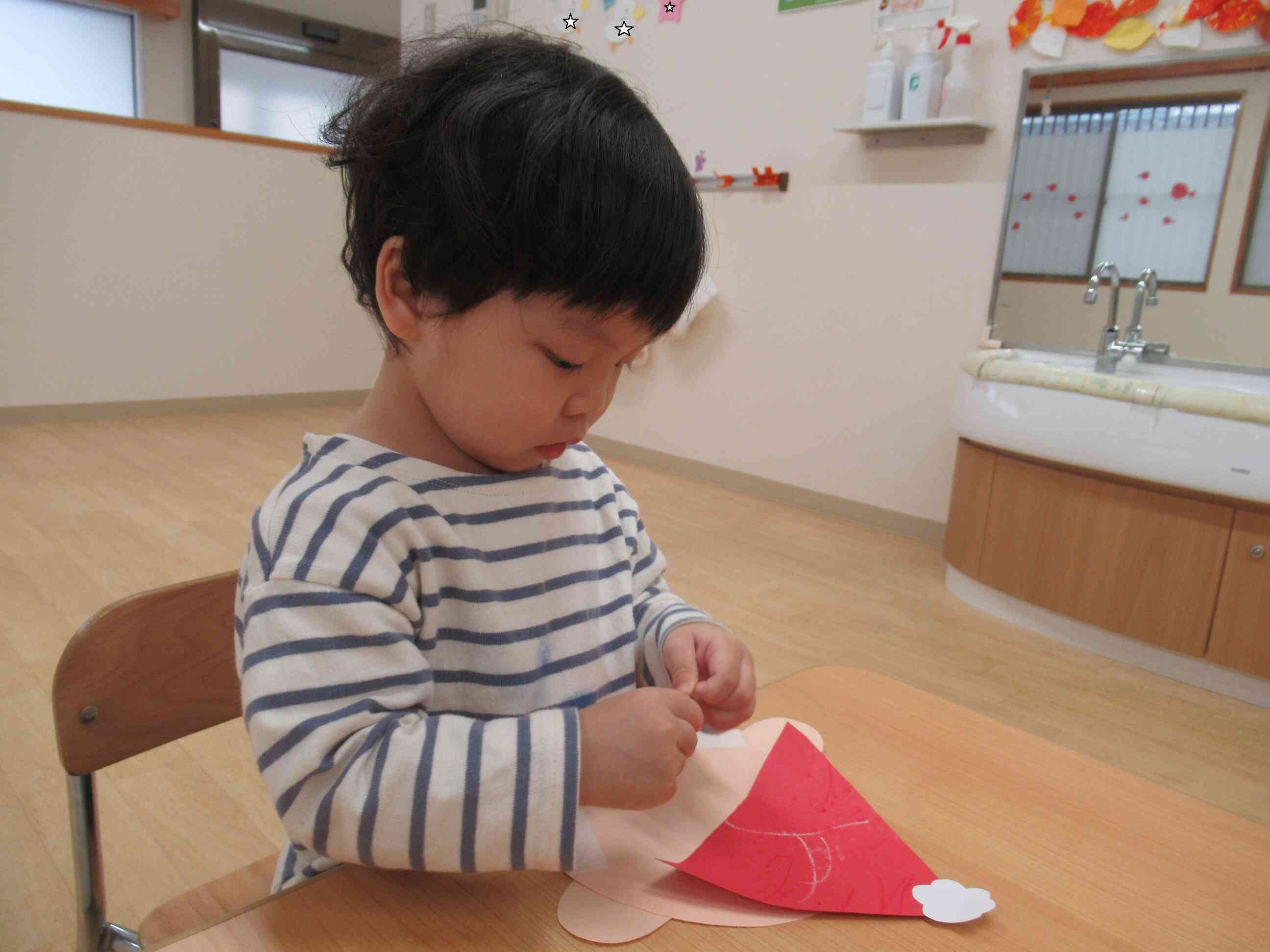 目はどこに貼ろうかな。