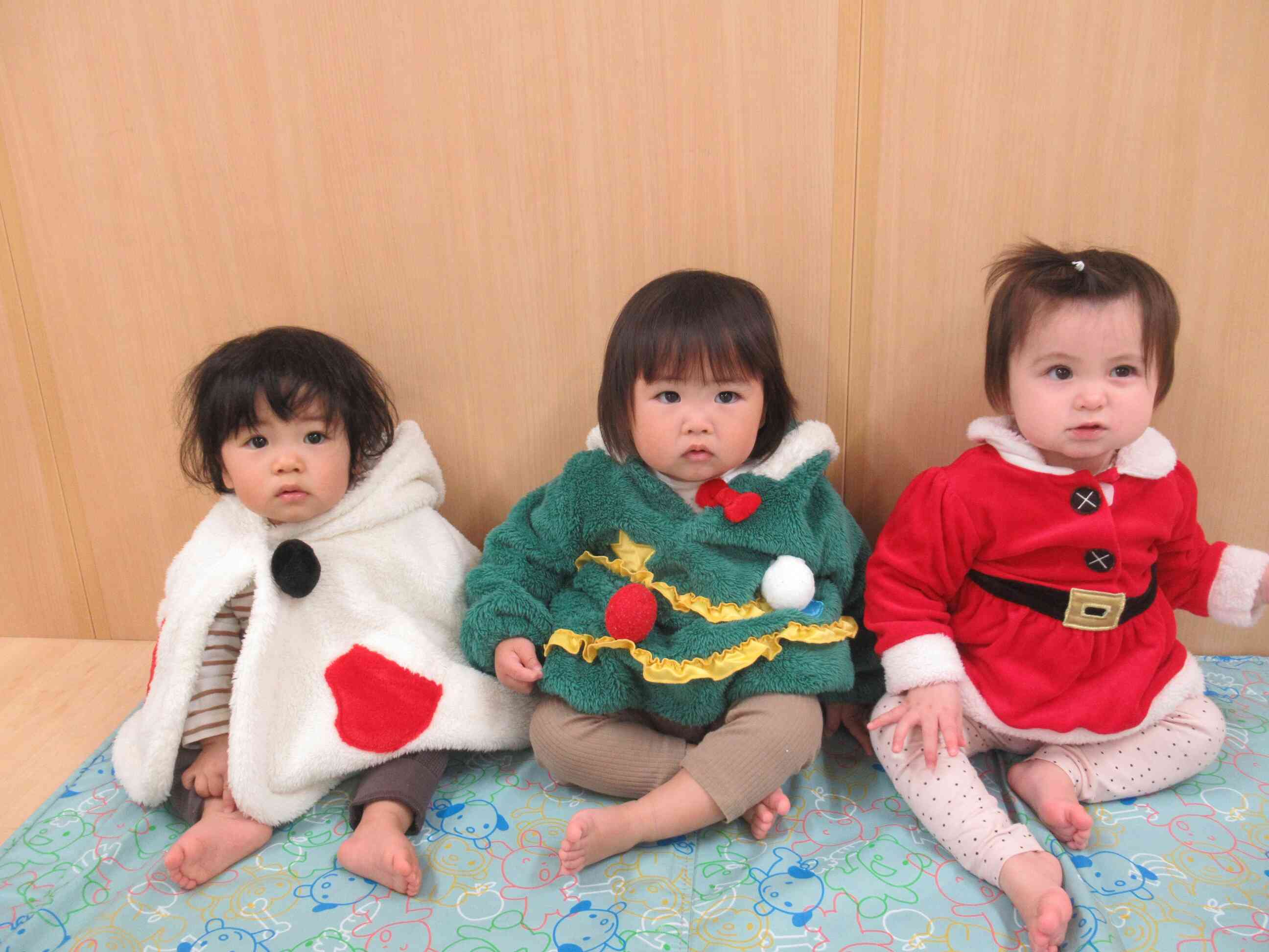 クリスマスの衣装をきたよ