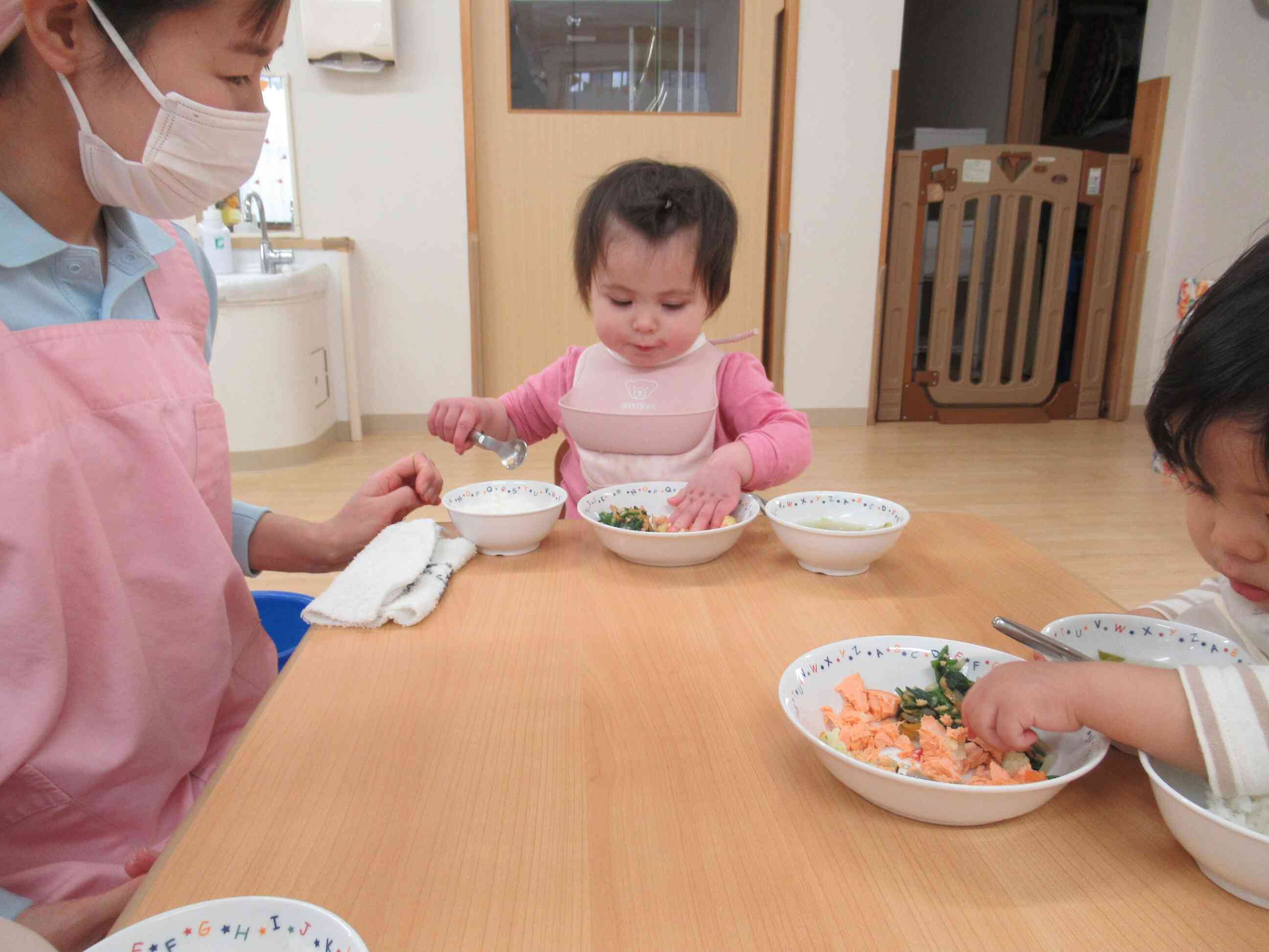 お友だちと一緒に食べるとおいしさも増すね
