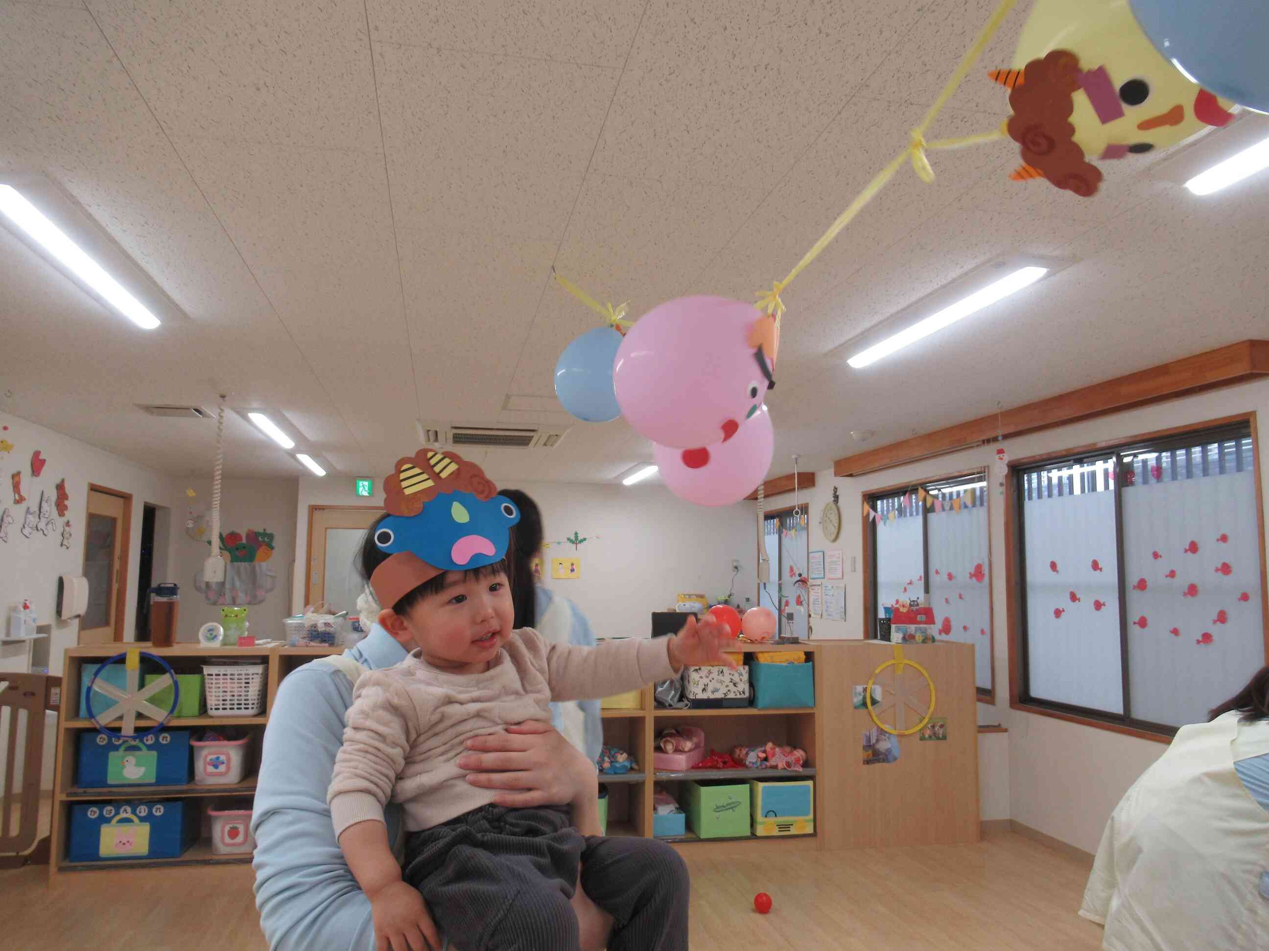 風船の鬼にもボールを投げたよ！