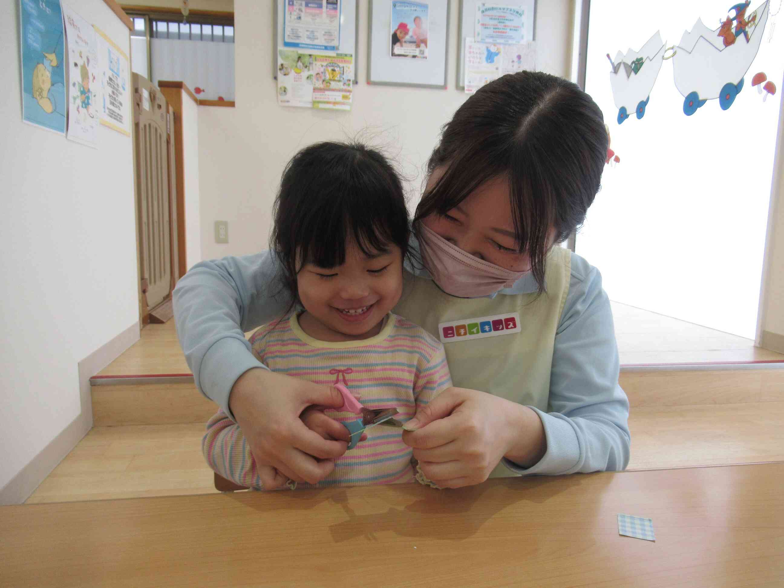 春の製作をしたよ（２歳児）