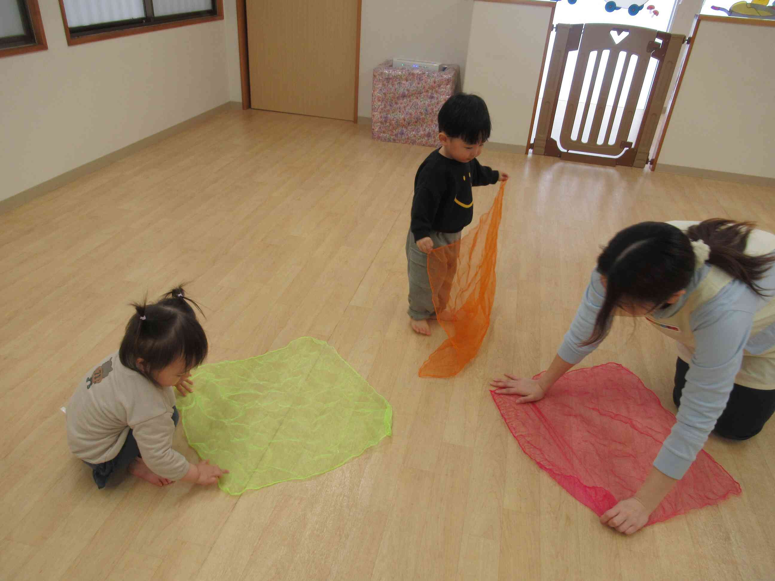 オーガンジーを畳んでお片付けをするよ