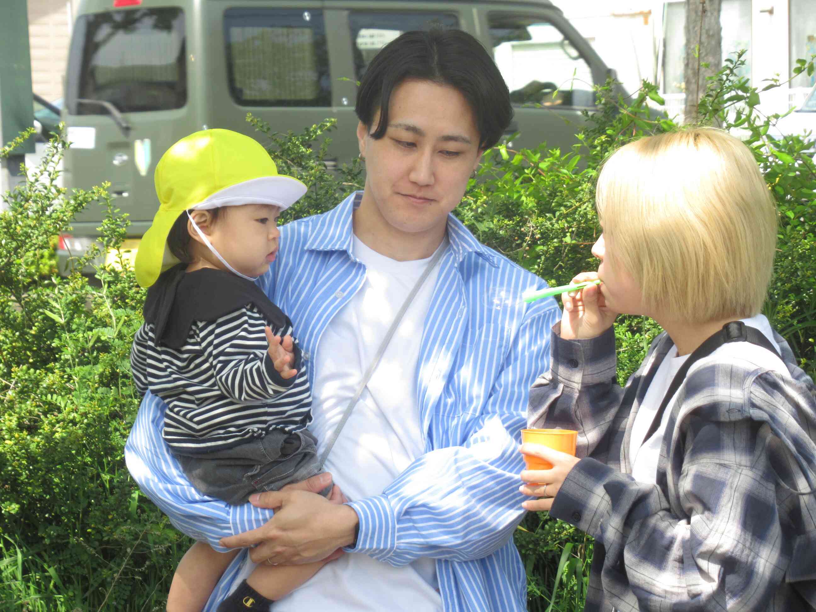 お母さんとお父さんと一緒にシャボン玉楽しかったね