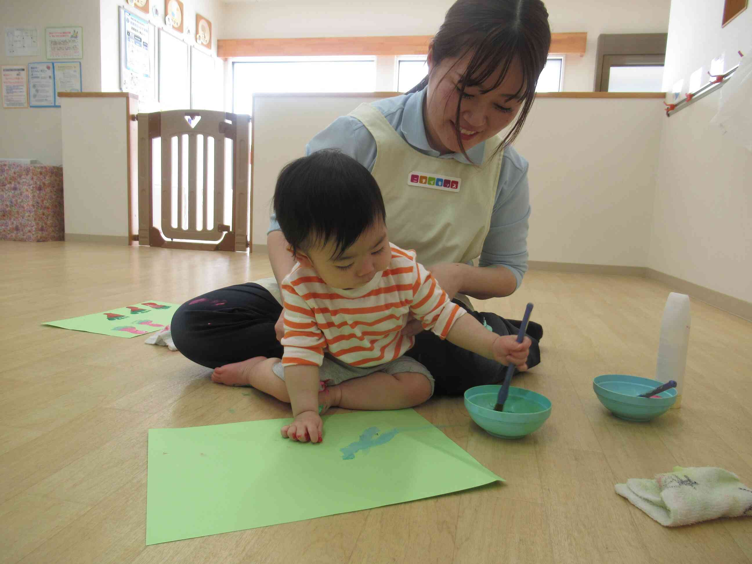 筆にも興味津々!自分で色づけもしてみたよ