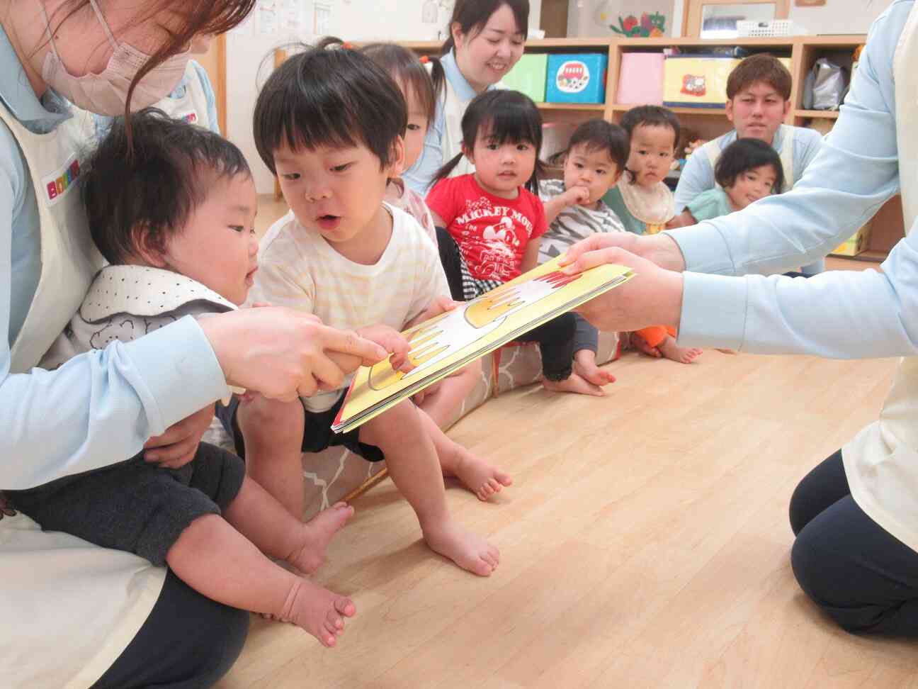 ケーキをぱくっ！