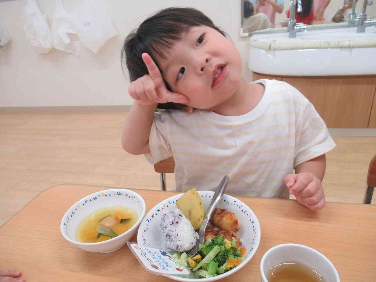 給食はお誕生日メニューでした