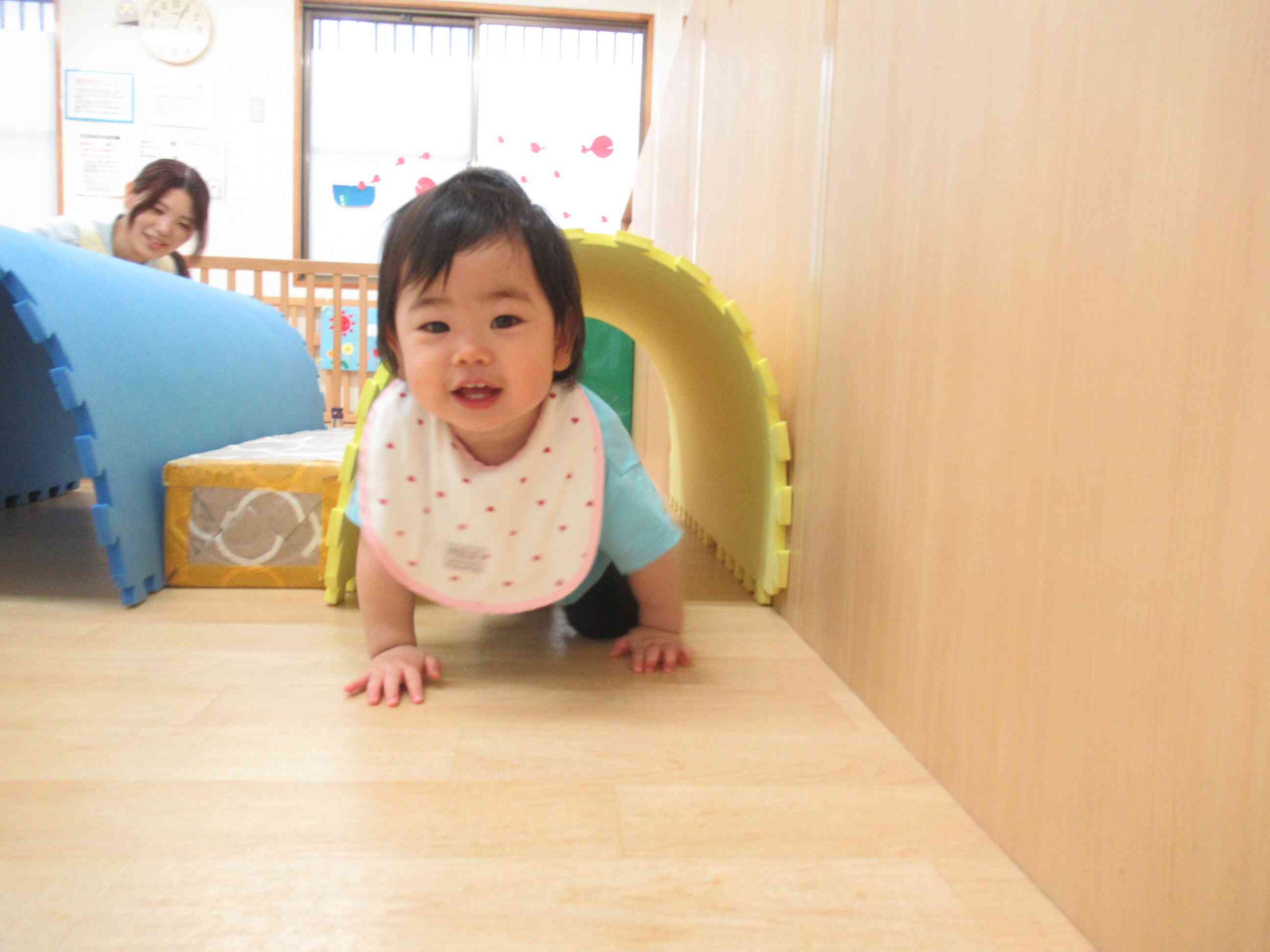 運動遊びの様子（０・１歳児）