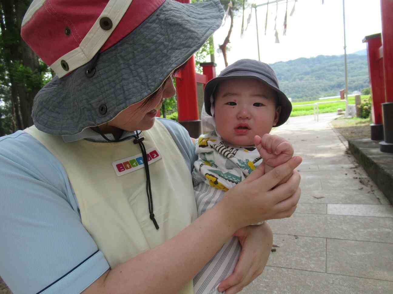 神社に行ったよ（ひよこ組0歳児）