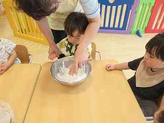 食育 お月見団子づくり 【あひるぐみ1歳児】