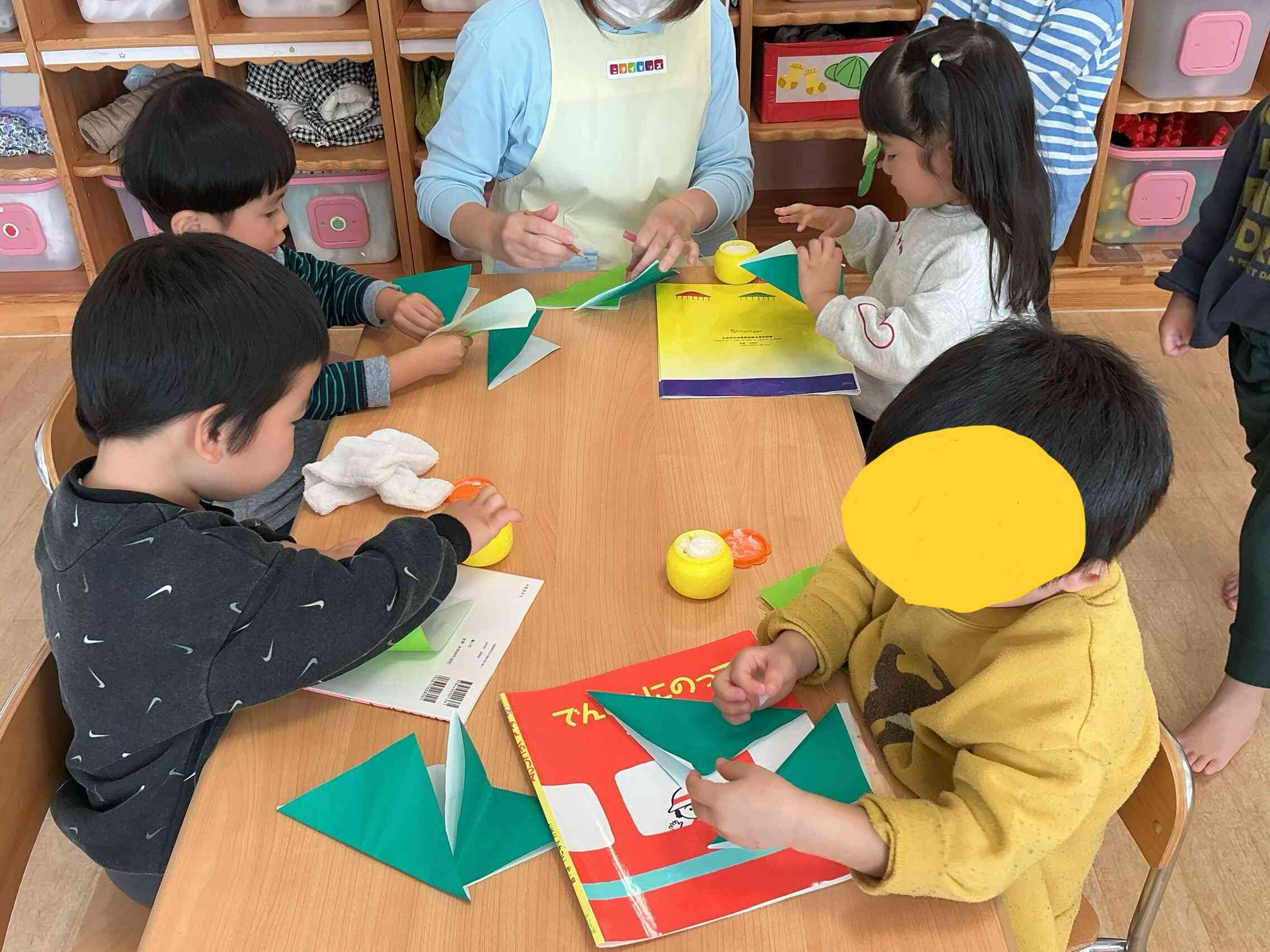 クリスマスの制作（2歳児うさぎ組）