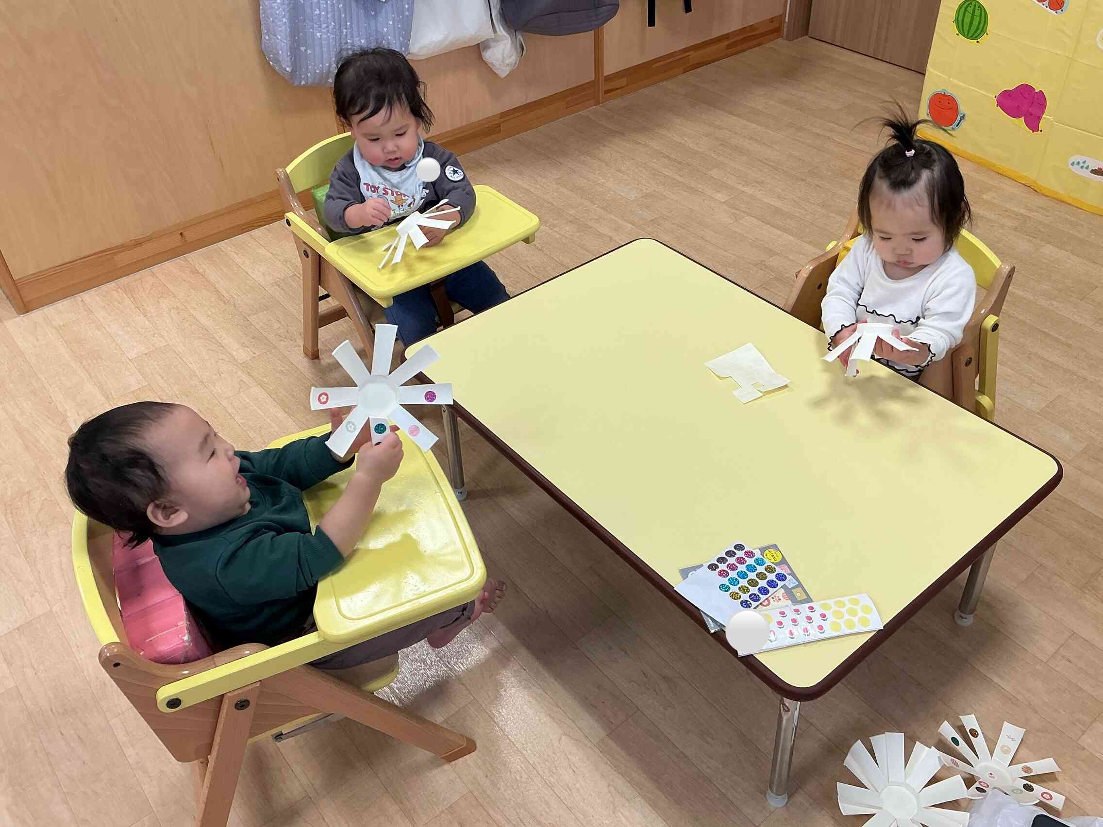 上手にできるよ!(0歳児ひよこ組)