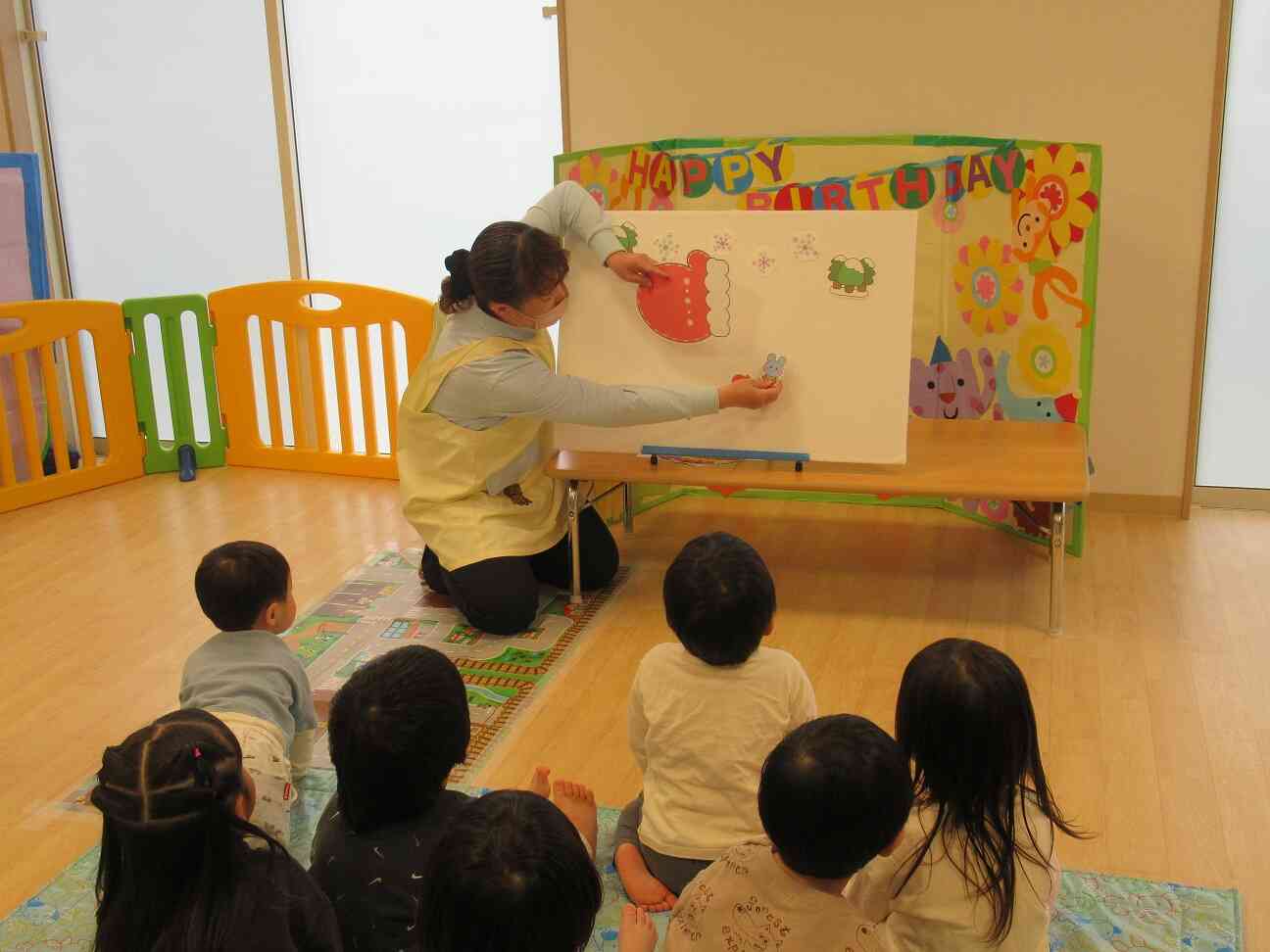 おはなしパネルシアター『てぶくろ』どんな動物が出てくるかな？