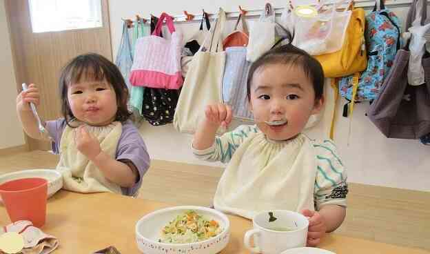 おいしい給食いただきます♪　【1歳児　あひる組】